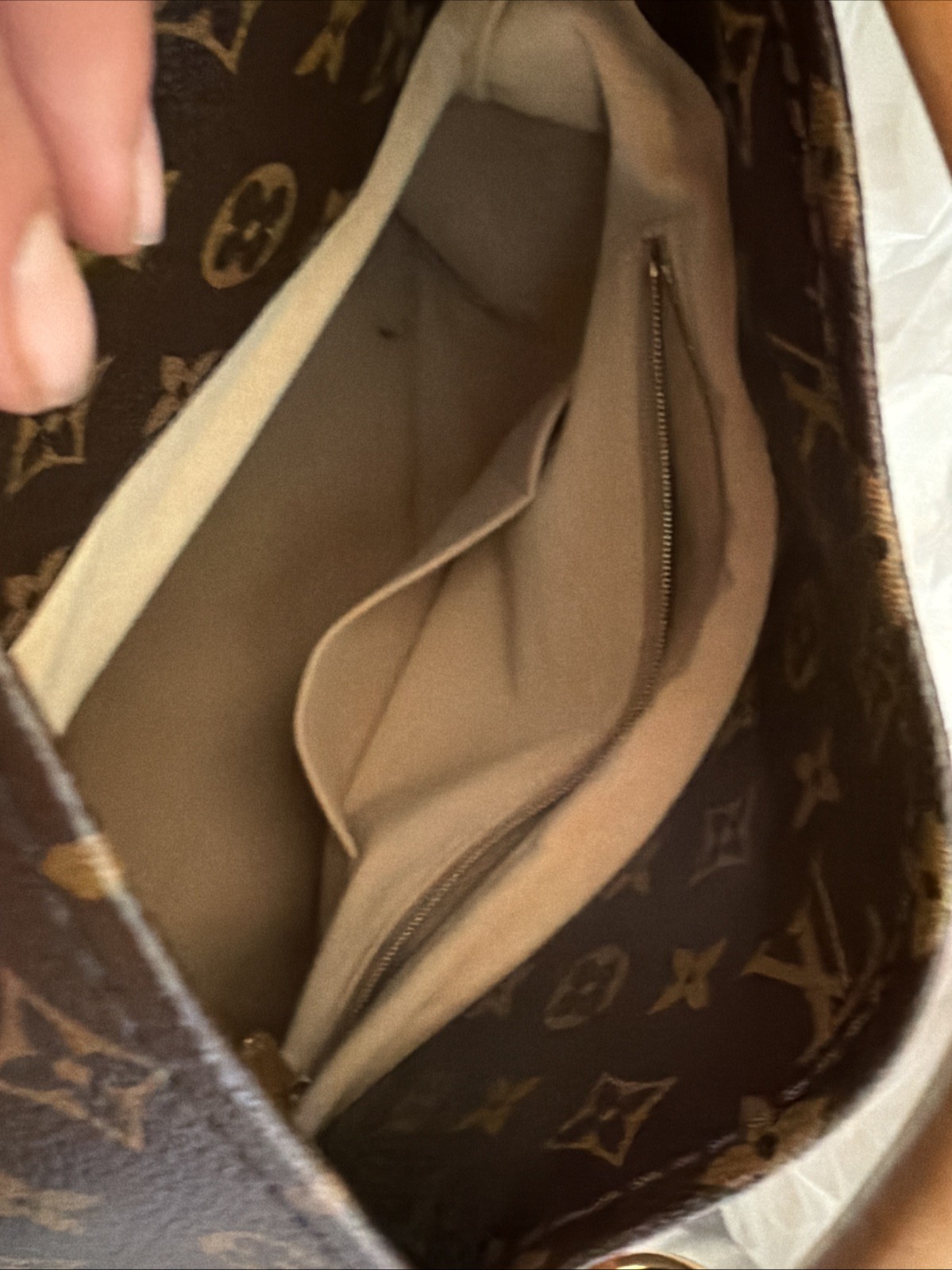 Authentic Louis Vuitton Artsy MM Monogram Hobo Canvas Shoulder Tote Handbag