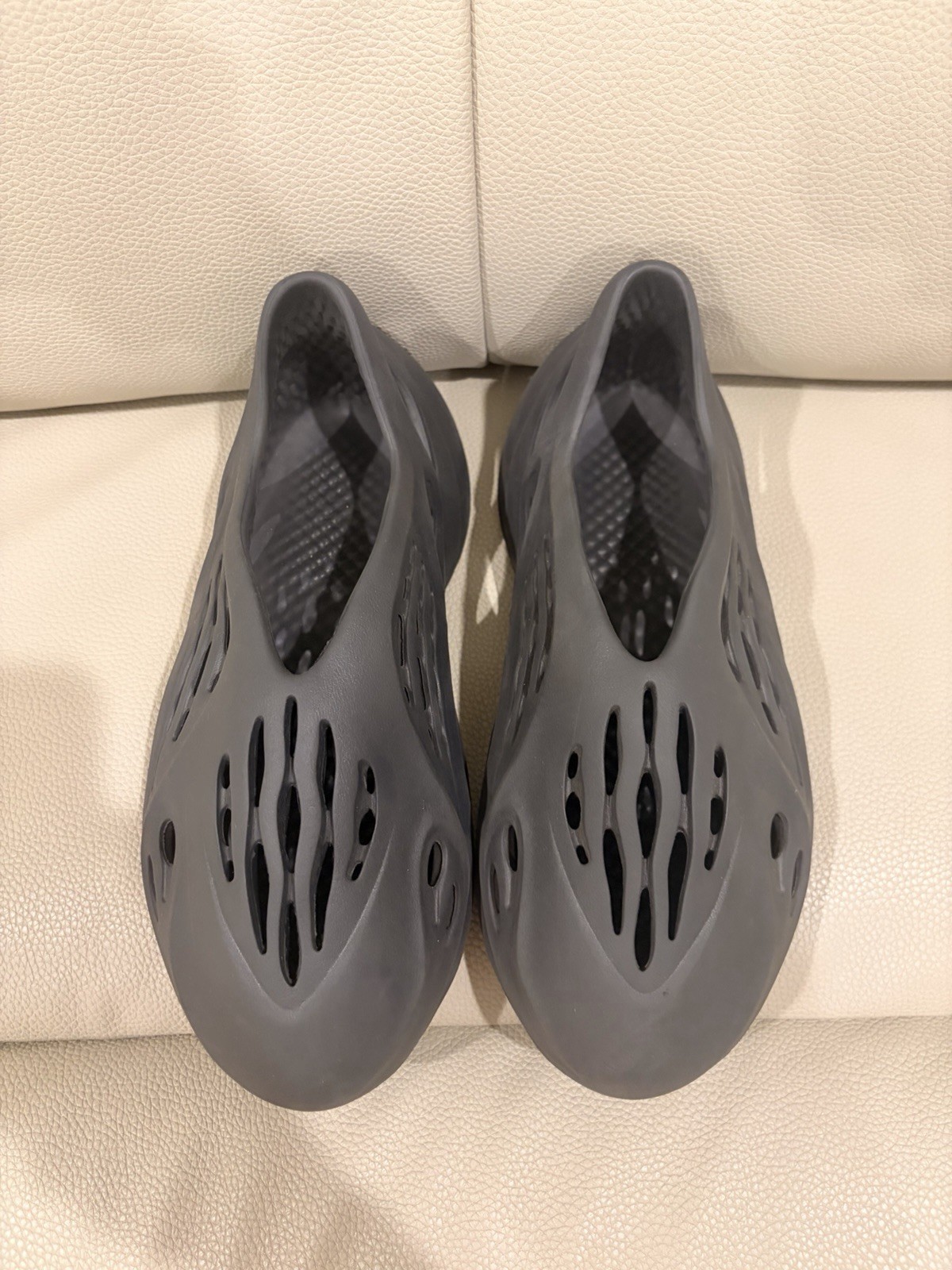 adidas Yeezy Foam Runner Gray Slip-On Breathable Logo Men’s US 11 NIB