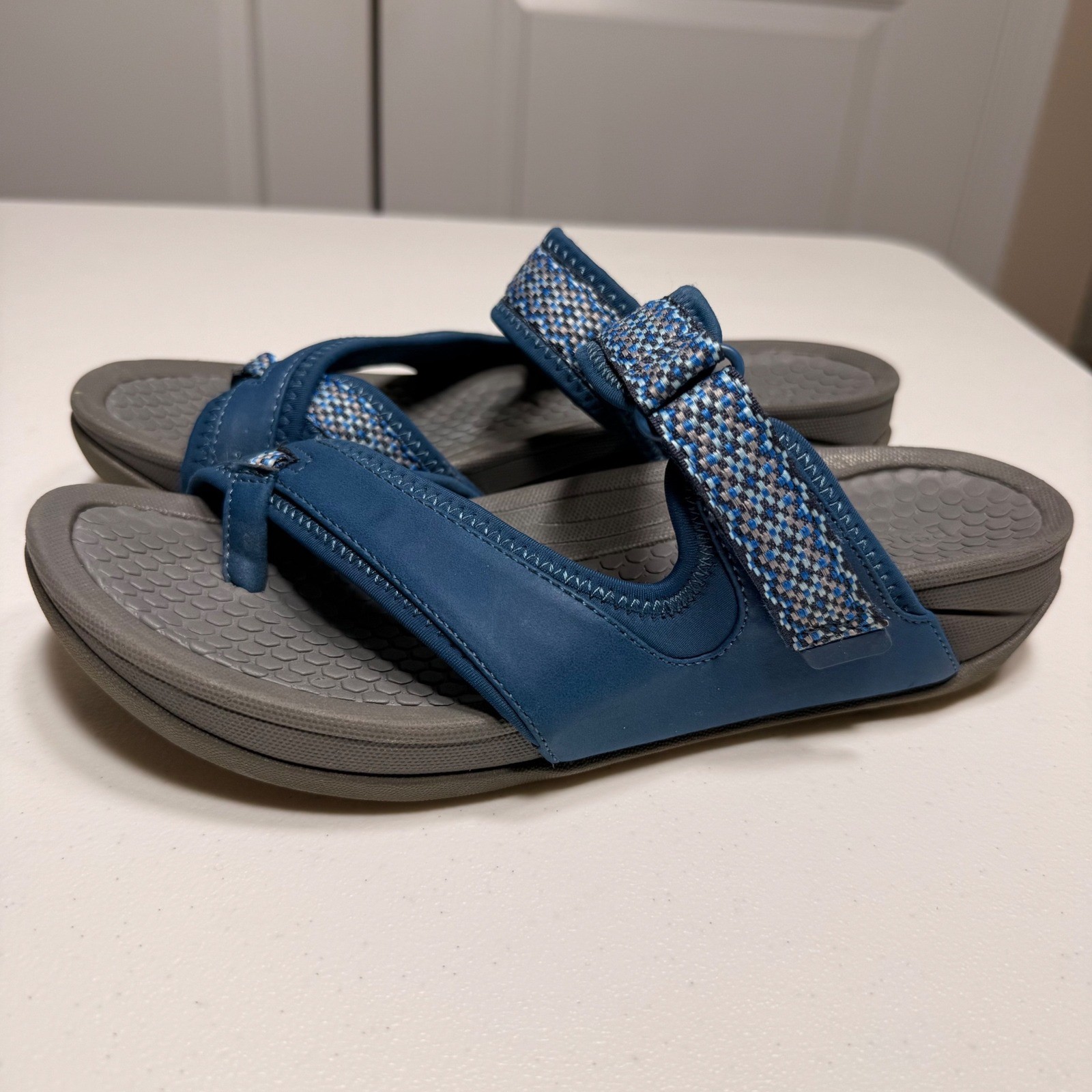 Baretraps Denni Blue Sporty Comfort Walking Sandals Adjustable Straps Size 8.5M