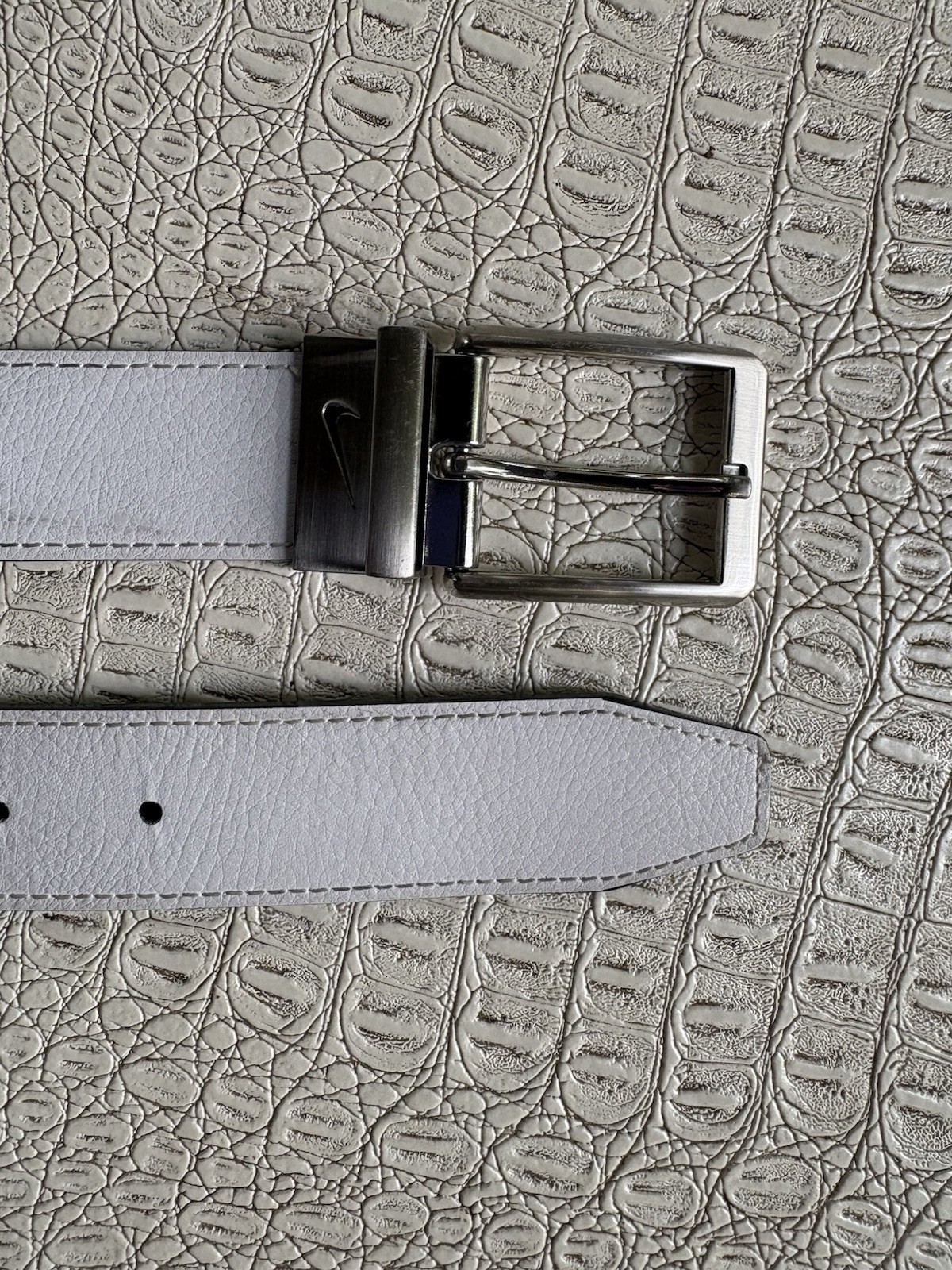 Nike Leather Belt Men 42 Black White Reversible Silvertone Buckle Stitching Logo
