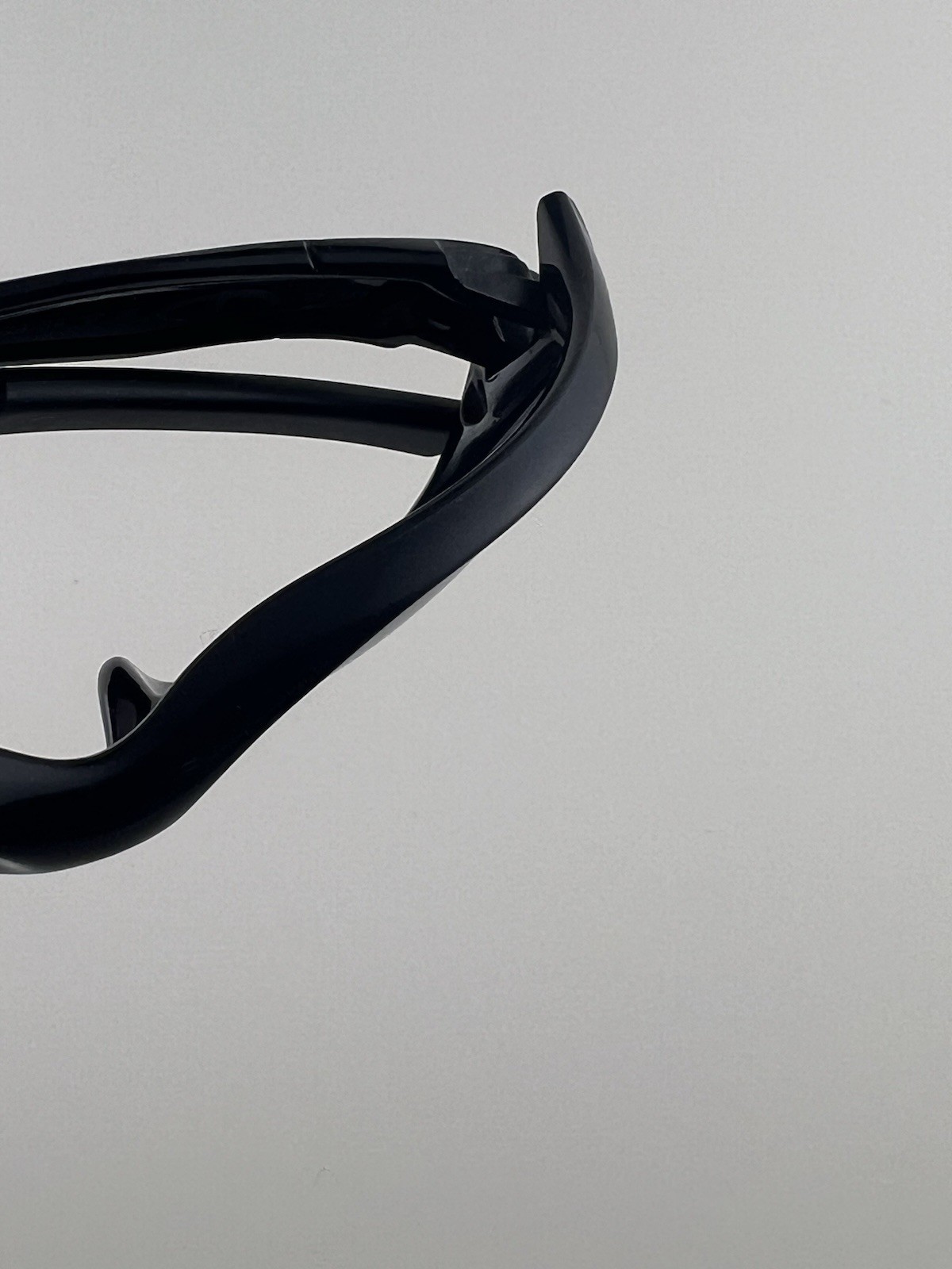 Oakley Minute 2.0 Polished Black Frame Black Iridium Lens 04-515 Silver Icons