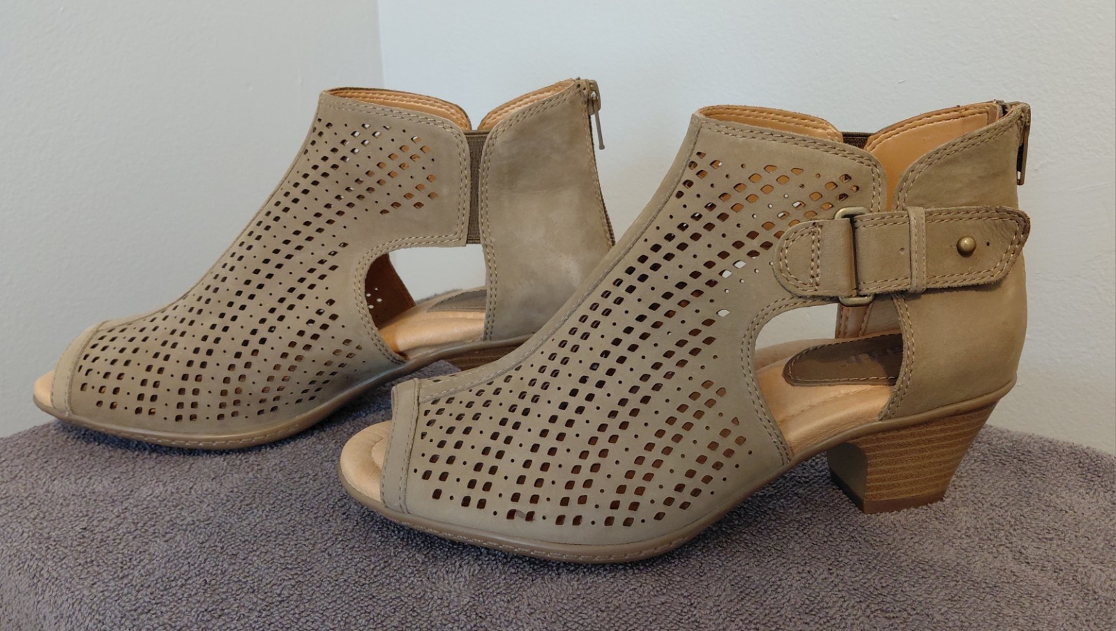 NEW – Earth Open Toe 2in Heels Perforated Suede/Upper Foam Leather Insole – 6.5D