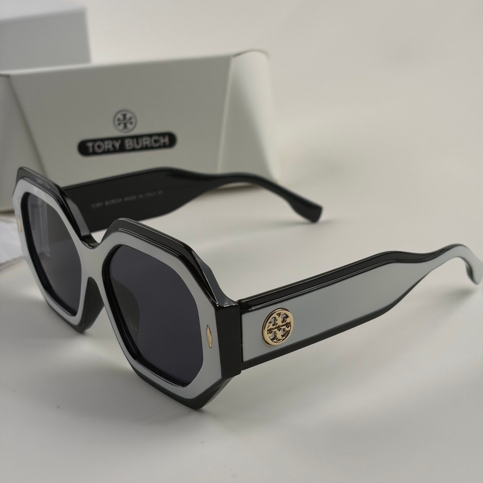 New In Box – Tory Burch Oversized Geometric Sunglasses Black Retro Square 52mm