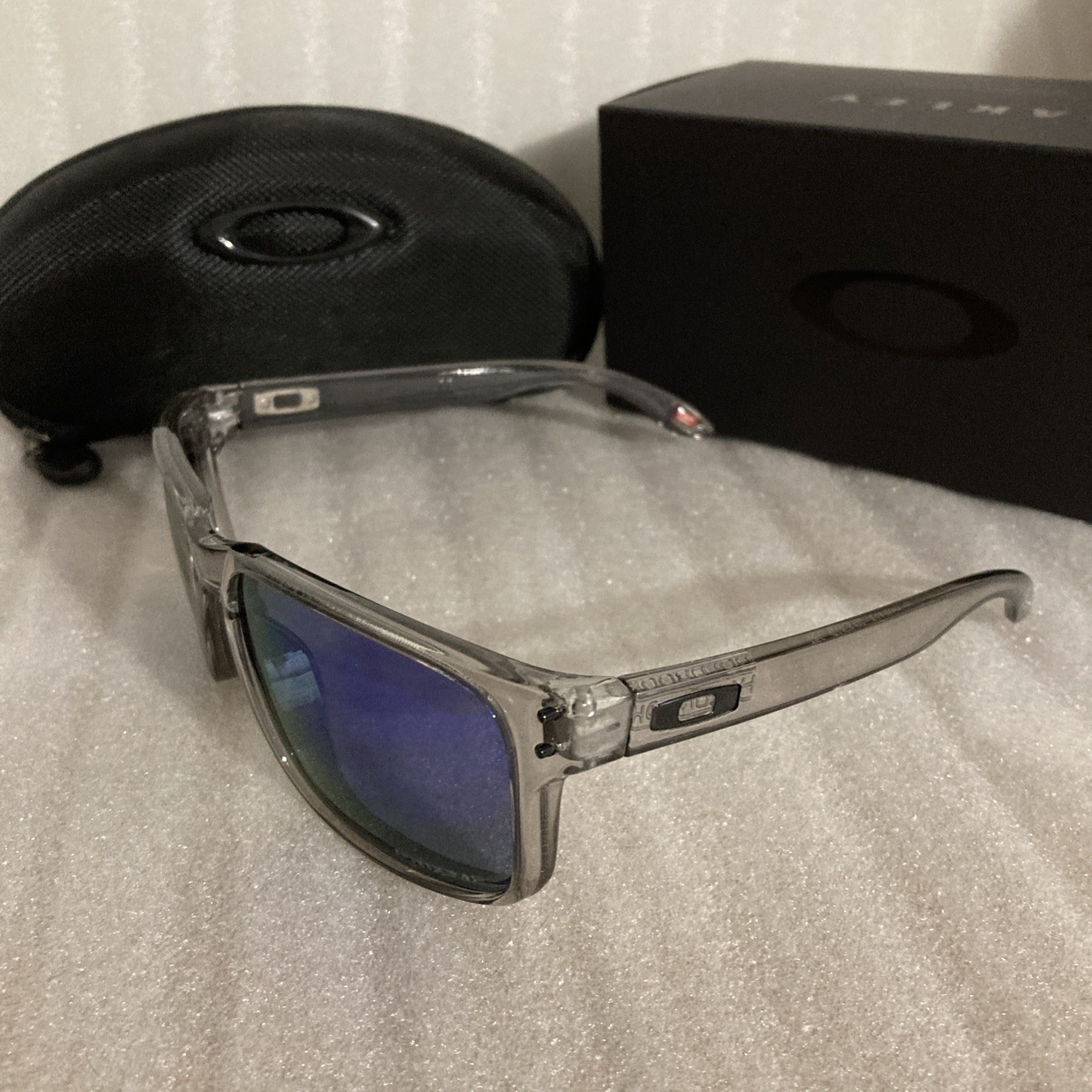 Oakley Men’s Holbrook XL Sunglasses Blue Lenses Polarized New With Case