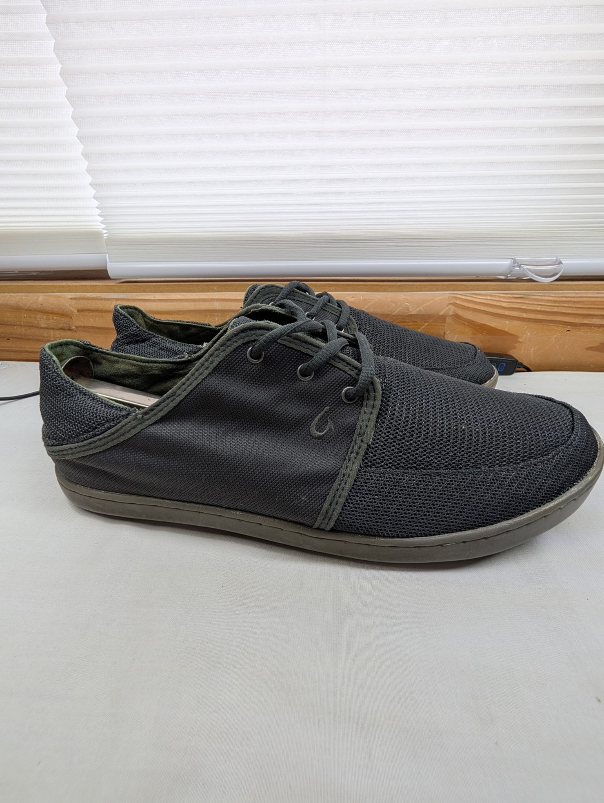 ​OluKai Nohea Lace Mesh Men’s Size 11 Charcoal Gray Green Casual Walking Shoes