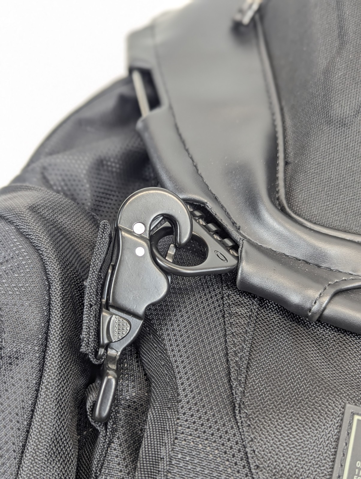 Oakley Kitchen Sink Backpack 34L Stealth Black Tactical Travel Riding