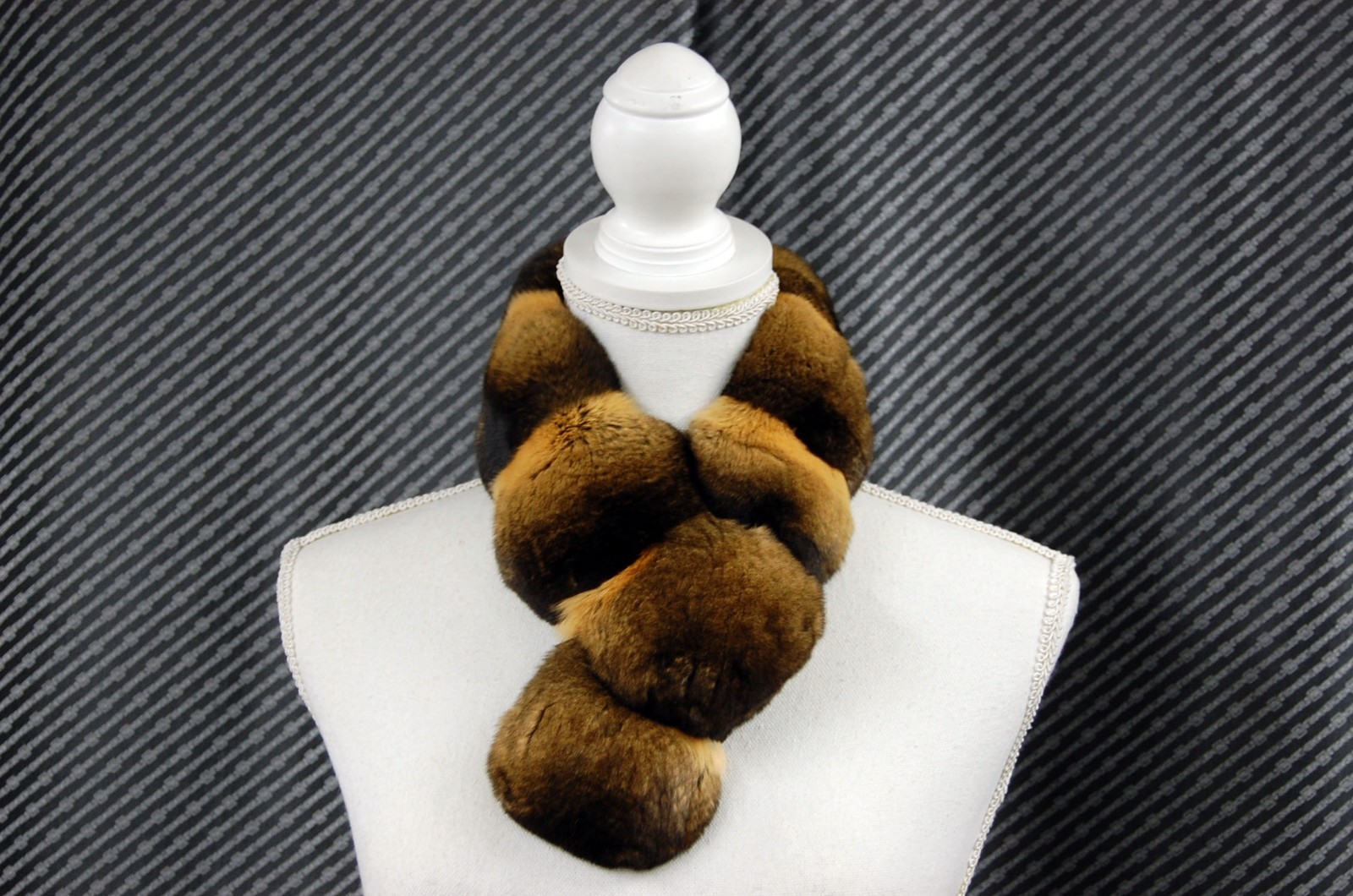 Luxury Chinchilla Fur Scarf with Nutria Fur Lining, Handmade in Japan, 60cm