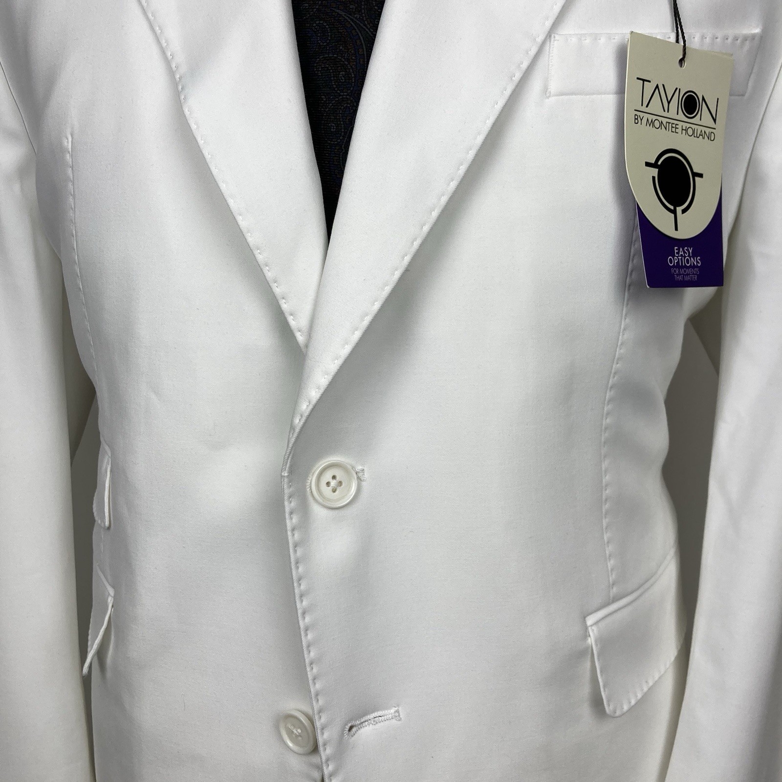 Tayion Collection Men’s 2-pc Classic-Fit Suit Jacket 46L Pants 40W 30L White