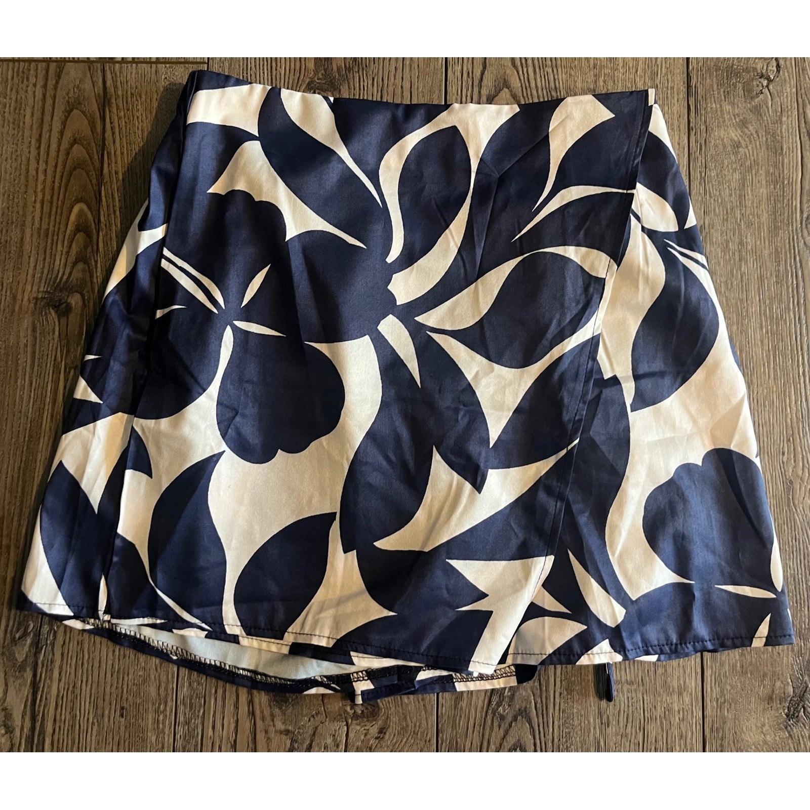 Navy White Floral Print Wrap Skort Elastic Waist Mini Shorts Skirt Medium