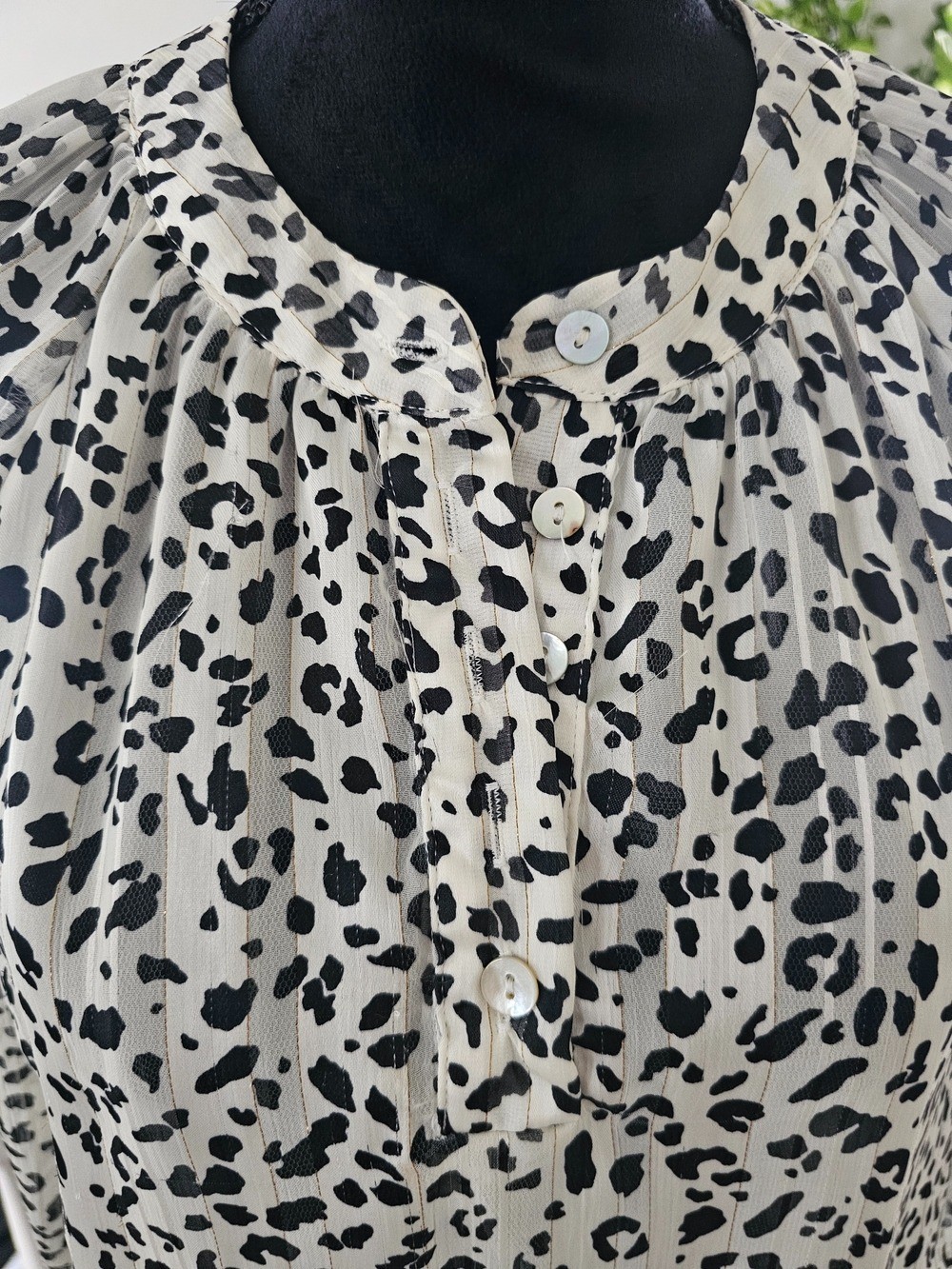 Size S Women’s Black and White Leopard Print Blouse