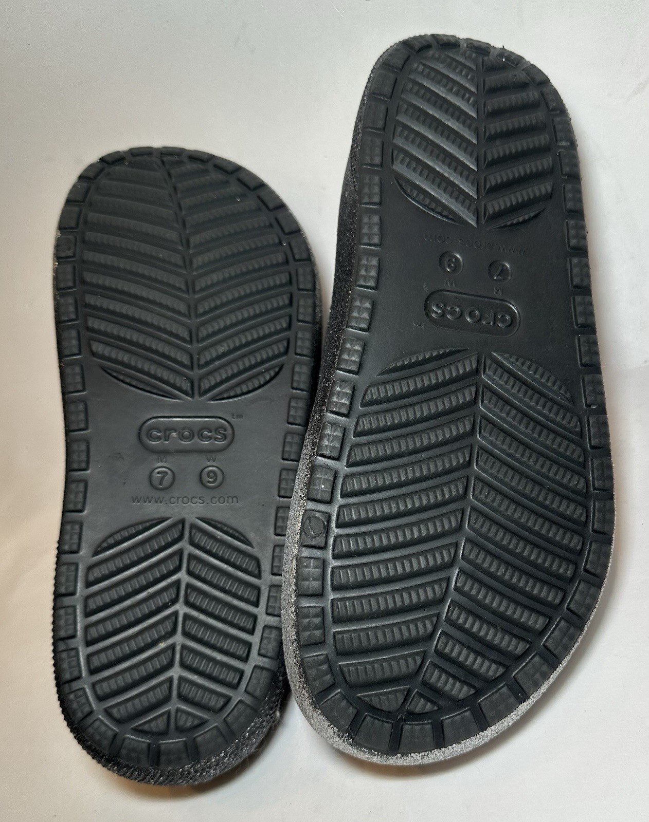 Crocs Classic Cozzzy Glitter Sandal Black Silver Ombre W9 M7 Fur Lined Sherpa