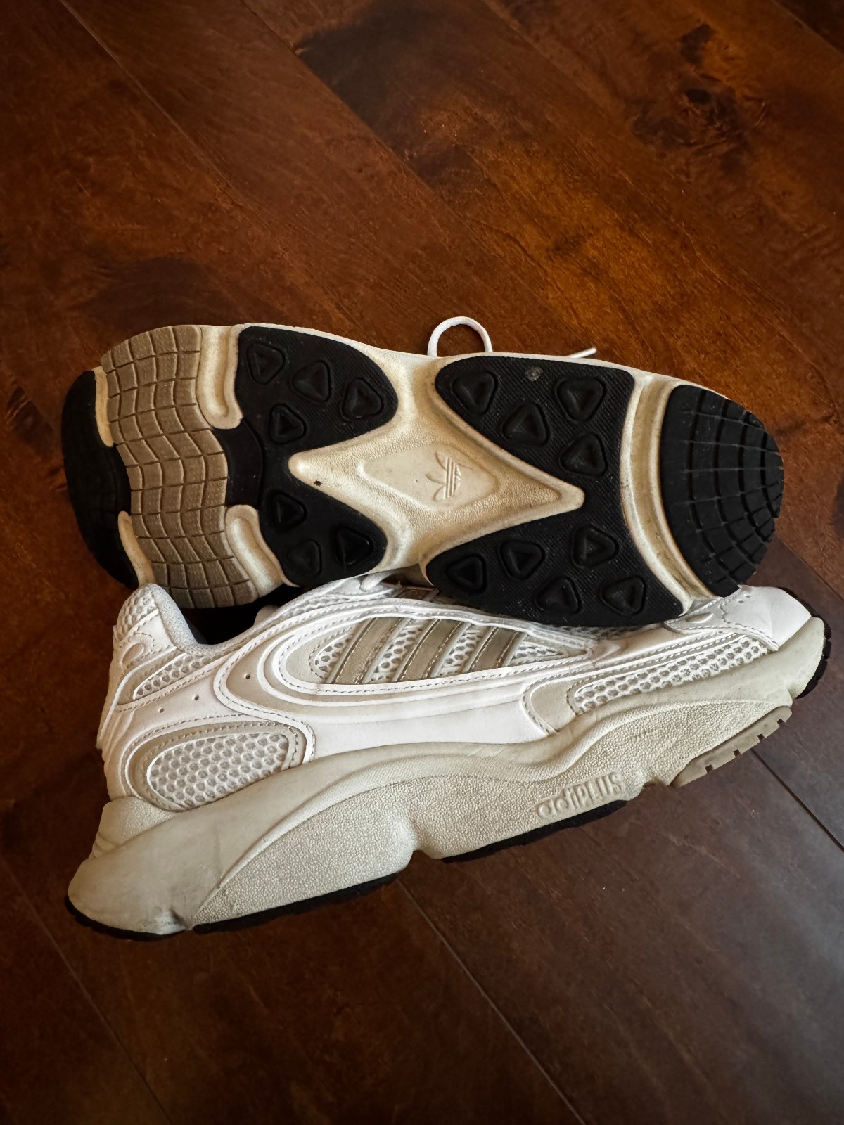 adidas Ozmillen Men’s Sneakers White/Beige Low Top Lace Up IG9111