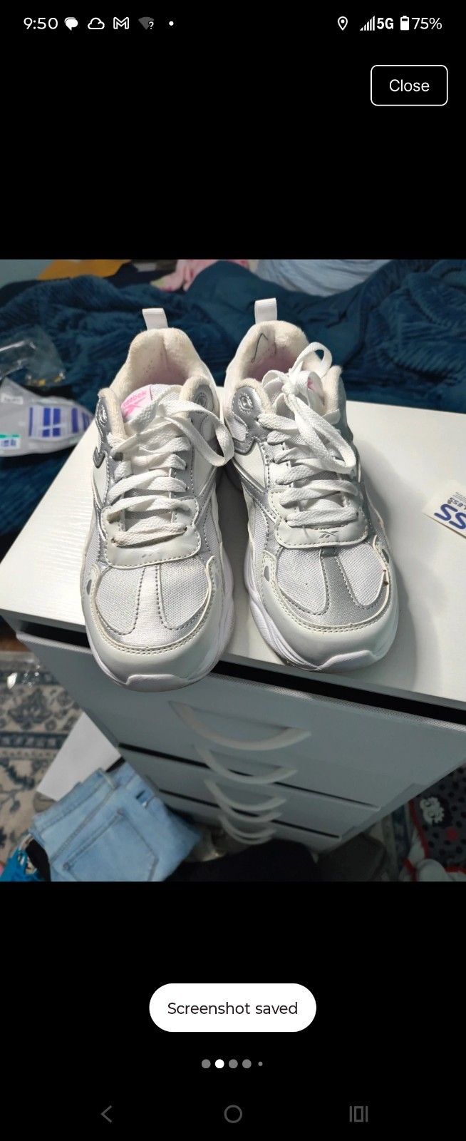 Reebok White & Pink Low Top Lace-Up Athletic Sneakers Rubber Sole Unisex