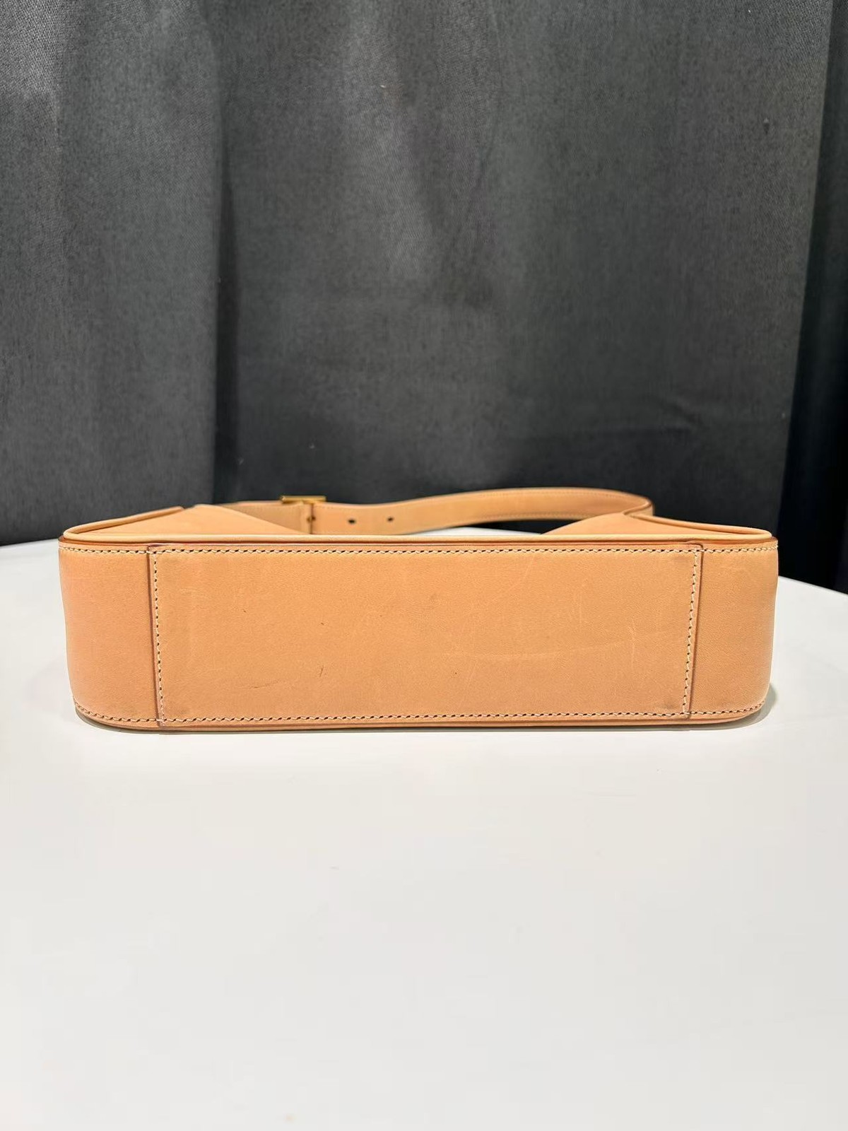 Saint Laurent Medium Milk Tea Leather Le 5 à 7 Hobo Shoulder Bag Made in Italy