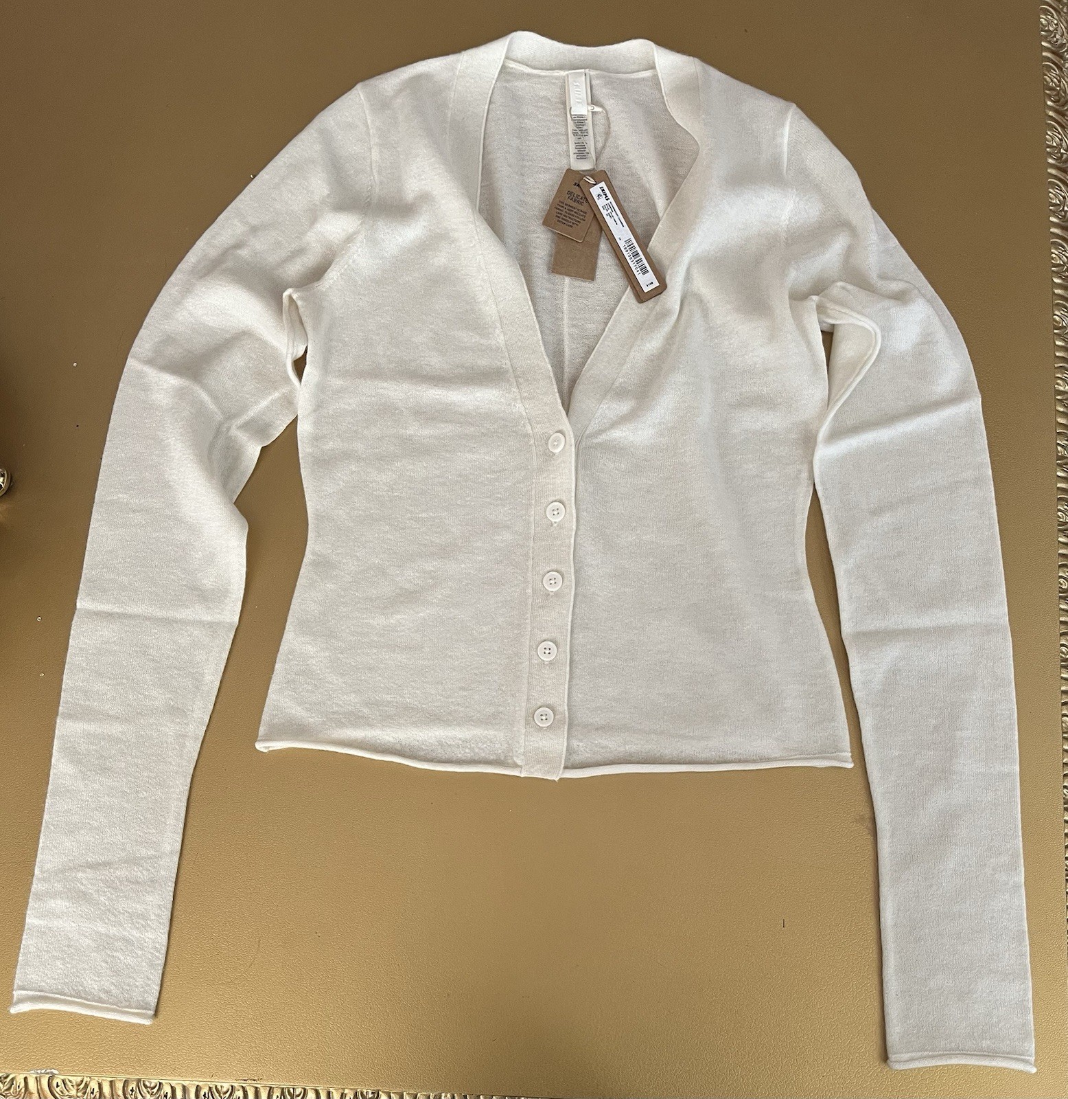 SKIMS V-Neck Long Sleeve Button Featherweight Cashmere Cardigan $198 Size M