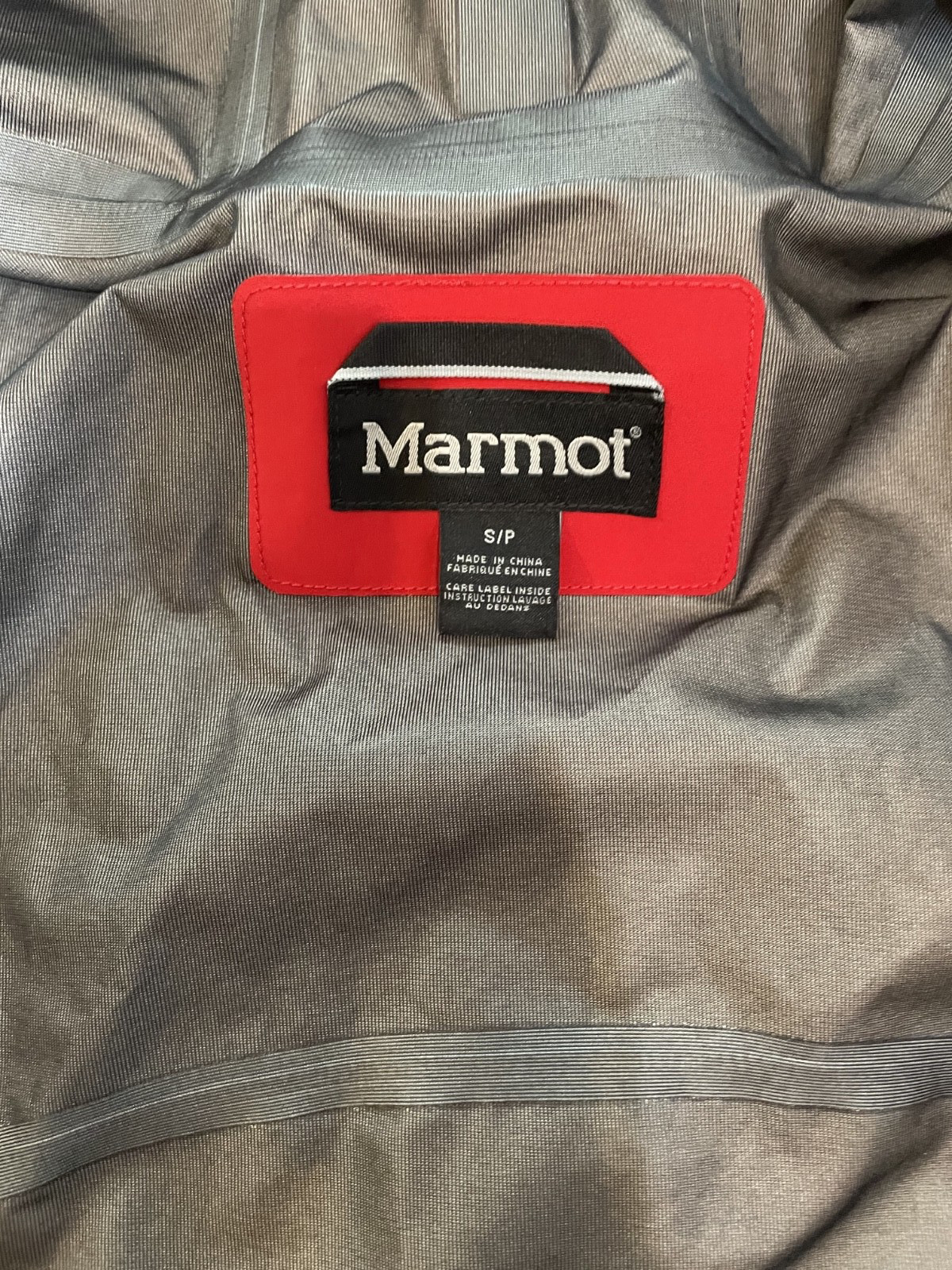 Women’s Marmot Gore Tex Rainjacket – Red – Small