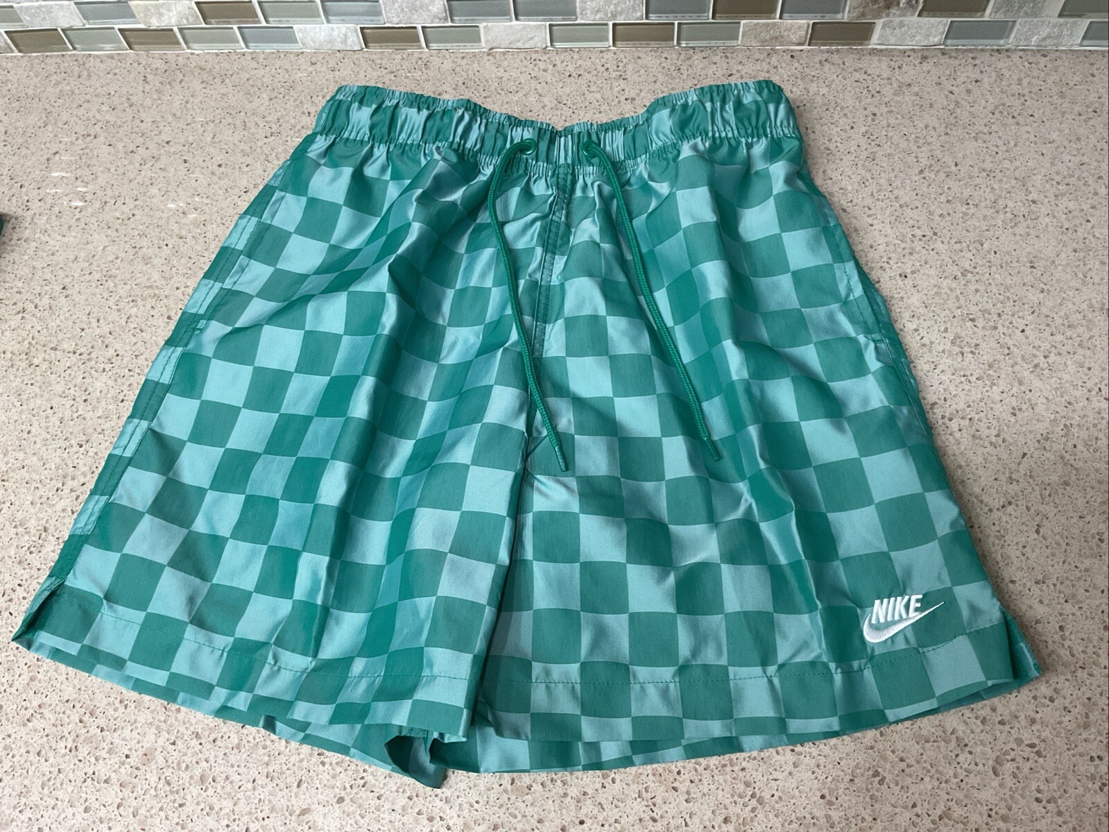 Nike Shorts Checkered Club Flow Casual Athletic Sz Small Green FN3098-365 New