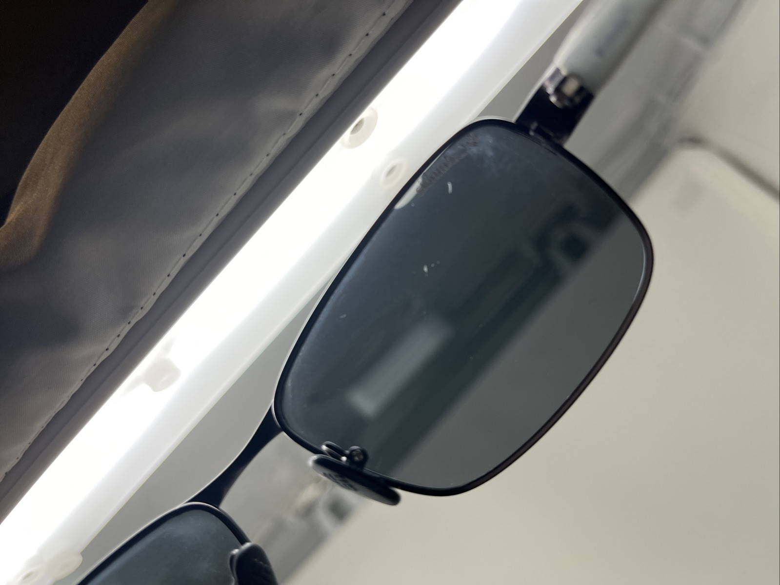 .COLUMBIA Sunglasses VASCO 200 C01 BLACK W/ Polarized Gray Lens SA44