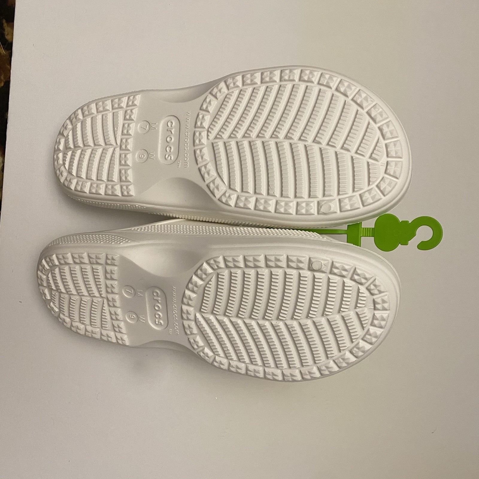 Crocs Unisex White Baya Slide Sandals. Men 7 / Women 9. NEW