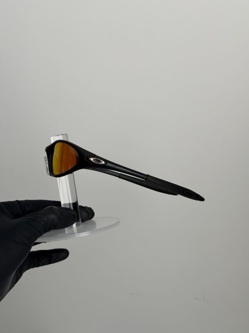 Oakley Minute 1.0 Sunglasses Black Frame Red Lens Y2K Gorpcore Retro