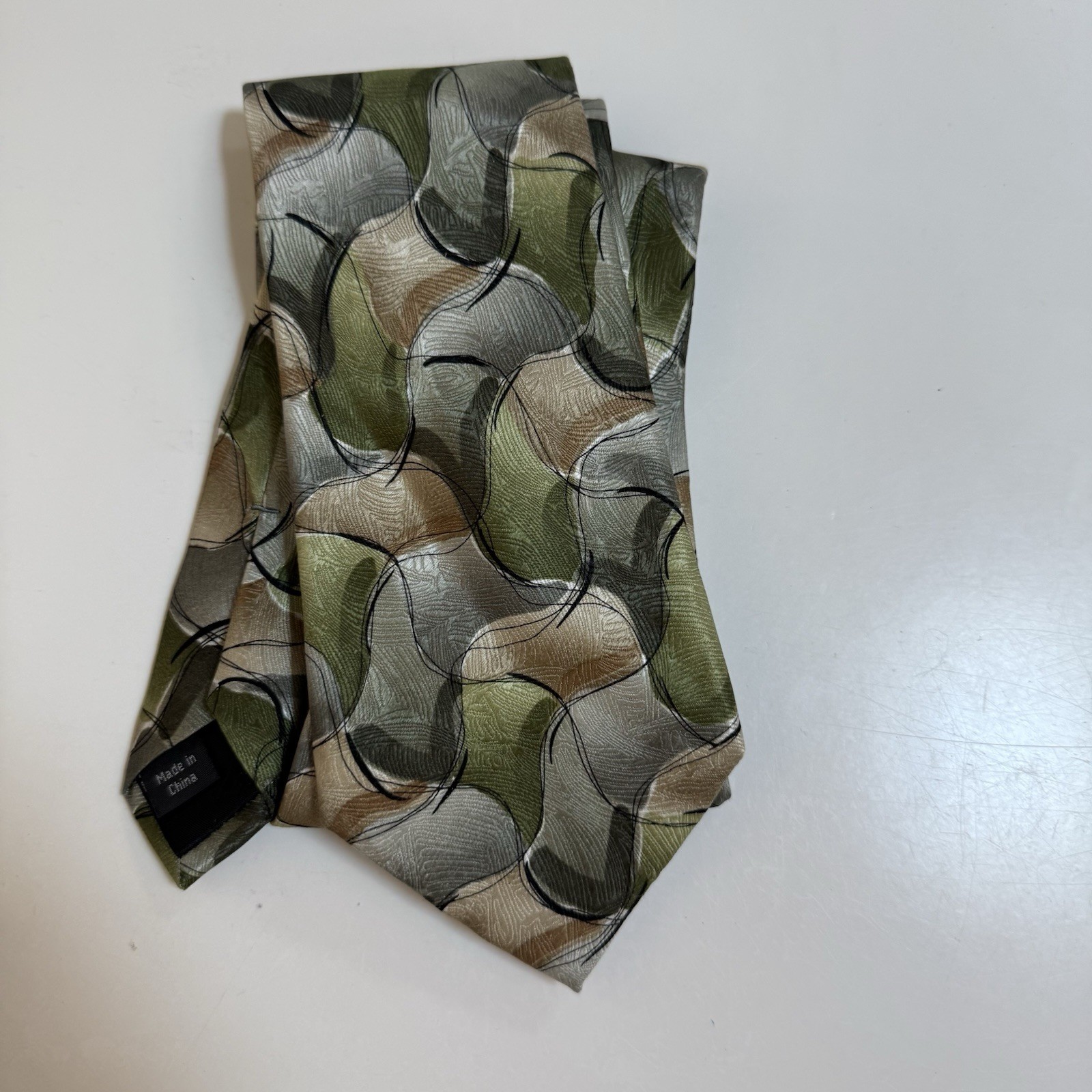 J. Garcia Tie, 100% Silk, Green Pattern, 59” Long, 3 3/4” Wide, Excellent Cond!
