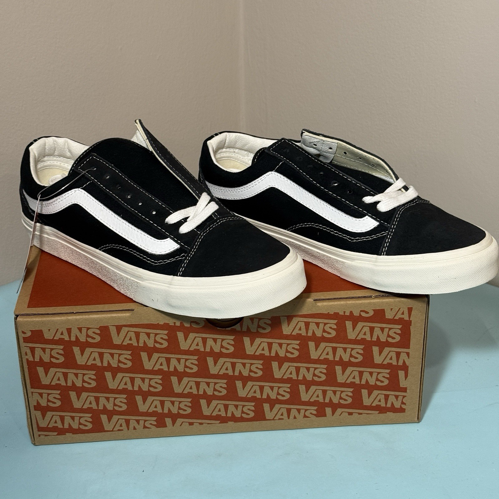 NEW VANS Old Skool BIack/White Canvas Sneakers Size 7 EU 39