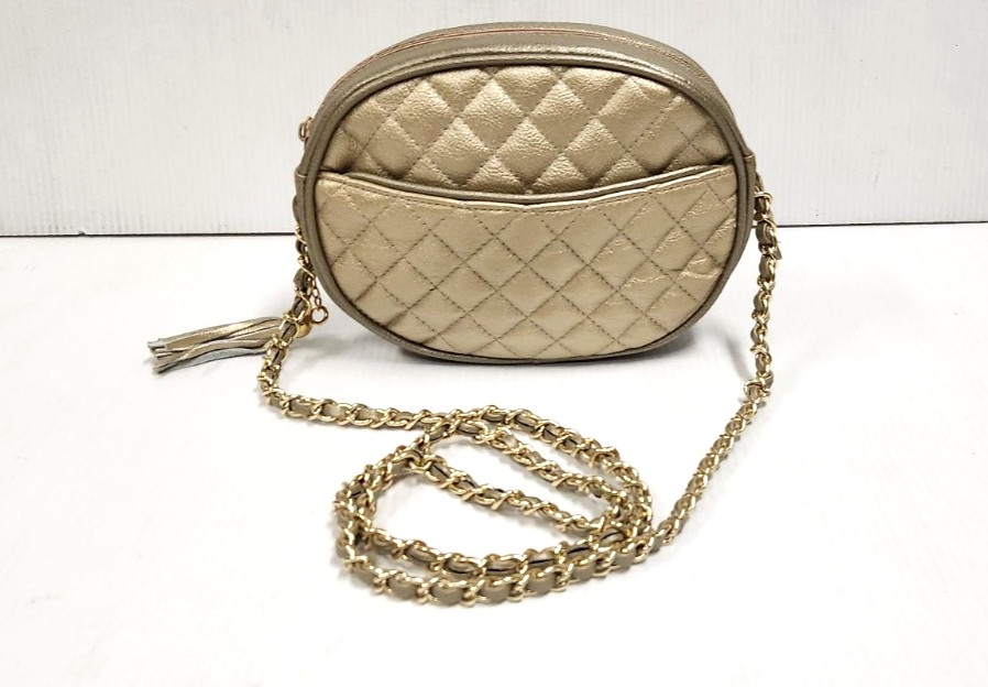 Women’s Toni Gold Handbag Gold Tone Chain Weaved With Strap ~ 8.5 x 6.25 x 2 In
