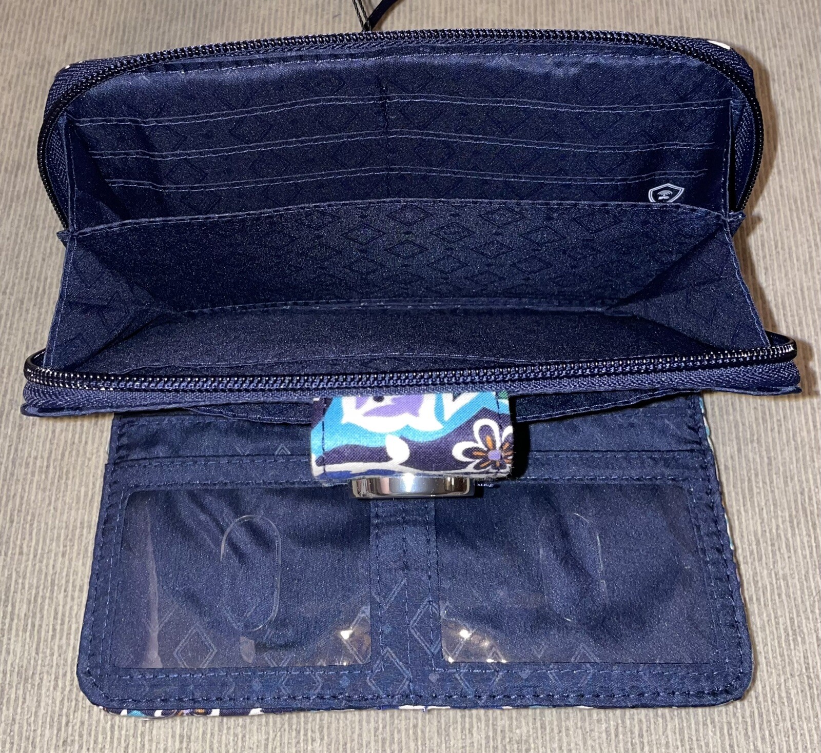 Vera Bradley *FREE POPSOCKET* Lisbon Medallion Cool (See Description)