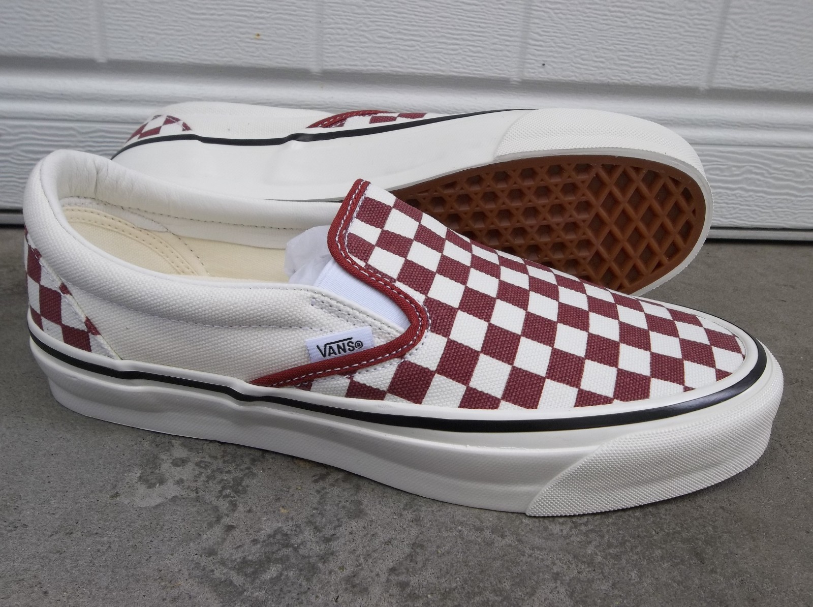 NWT MEN’S VANS LX CLASSIC SLIP ON SNEAKERS/SHOES SIZE 9.BRAND NEW FOR 2026.