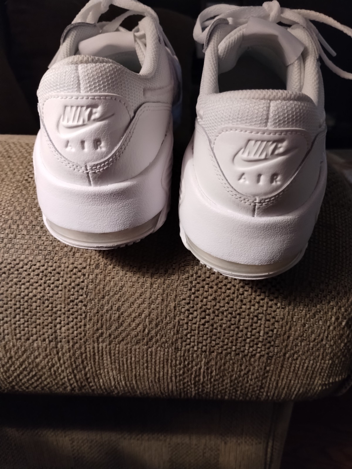 NIKE AIR MAX EXCEE TRIPLE WHITE LEATHER / MESH SHOES WOMENS SIZE 8.5