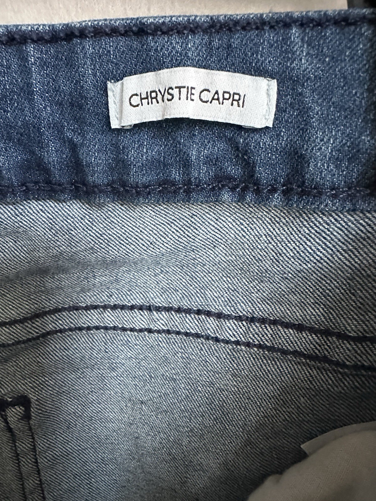 Nine West Chrystie Capri Size 12 W-33” R-10 1/2” In-23” Leg Opening 16”