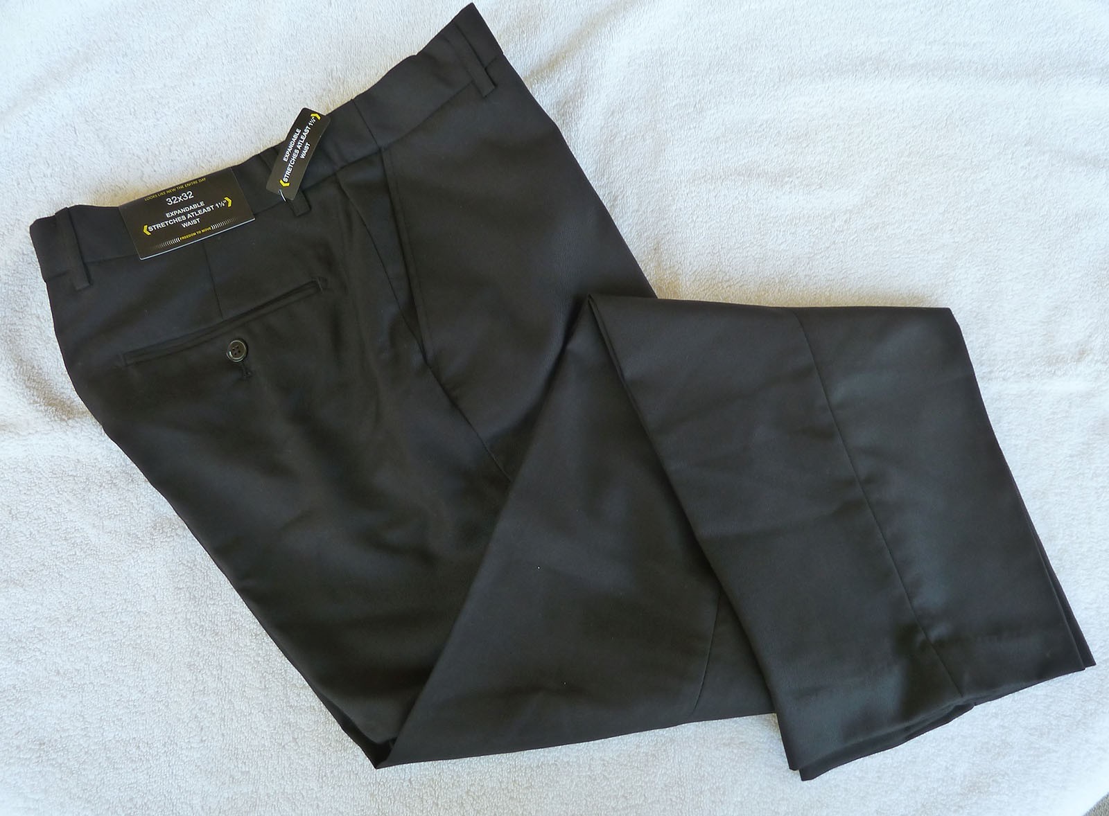 Men’s light weight dark navy slacks 32 x 32 No Pleats, 4 pockets expandable NWT