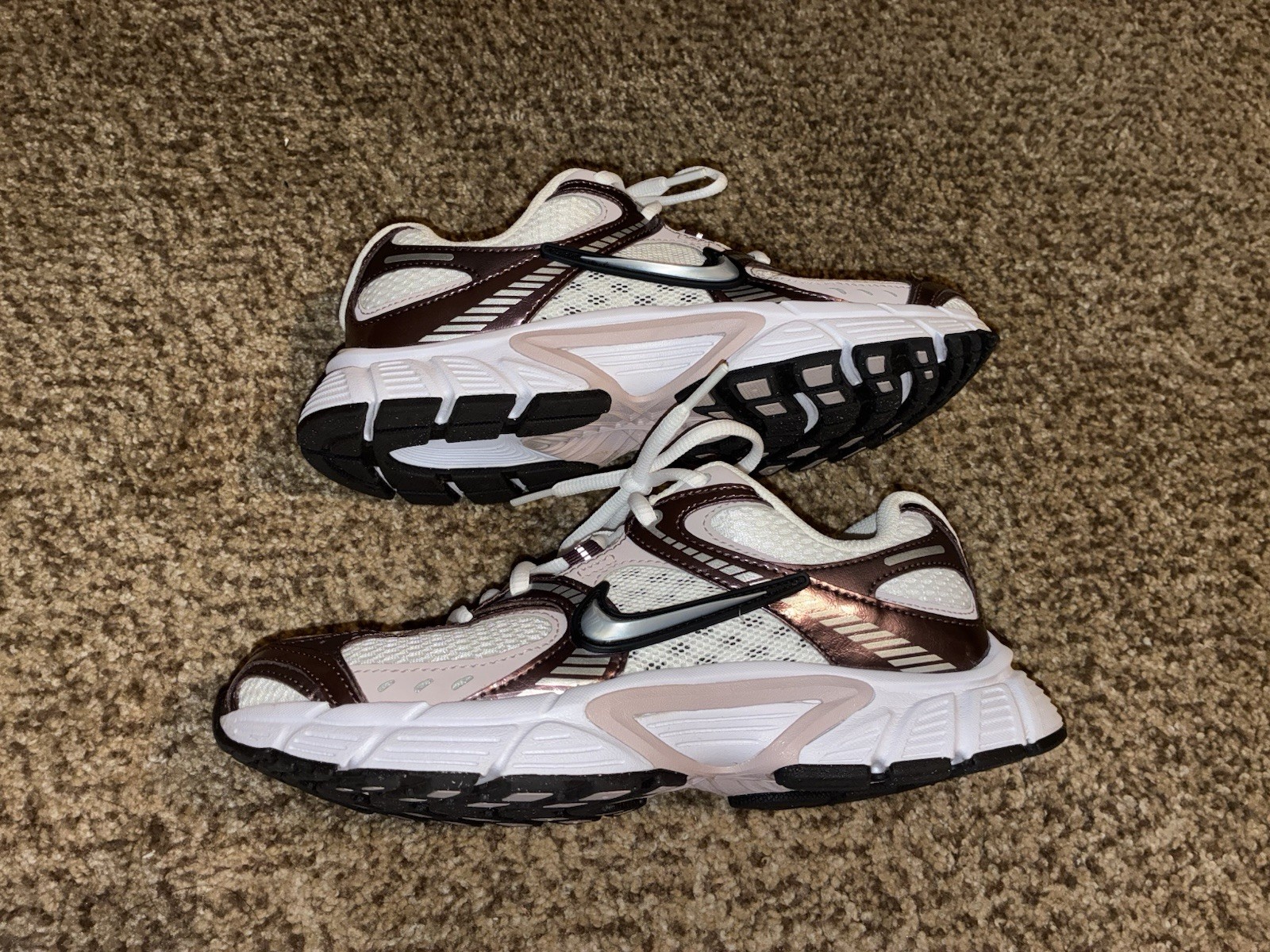 Nike Men’s Low Top Athletic Sneakers Lace Up White Brown Pink Black