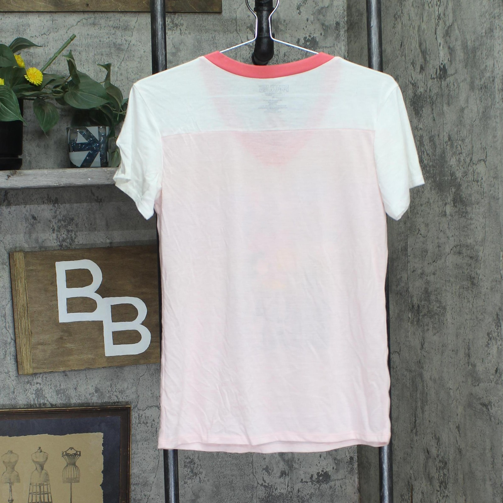 Peanuts Juniors Gang V-Neck Graphic Tee Coral / Ivory / Neon Coral Pink S