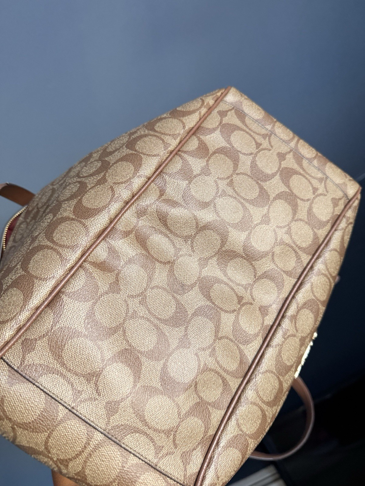 Coach Signature Logo Brown/Tan Shoulder Bag Zip Closure w/ Pouch, Gold HW