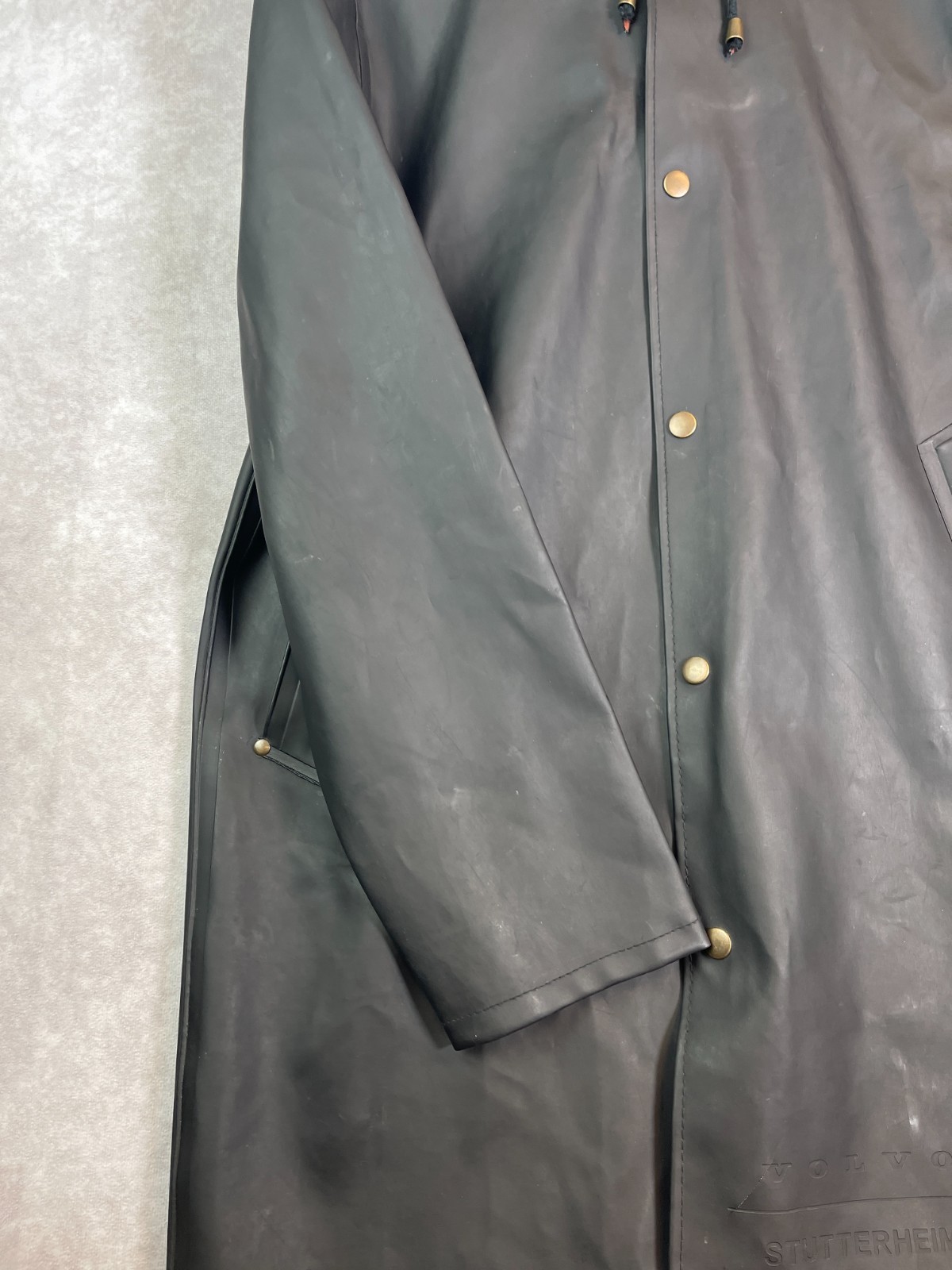 Stutterheim x Volvo Raincoat Jacket Mens Small Black Waterproof Hooded Limited