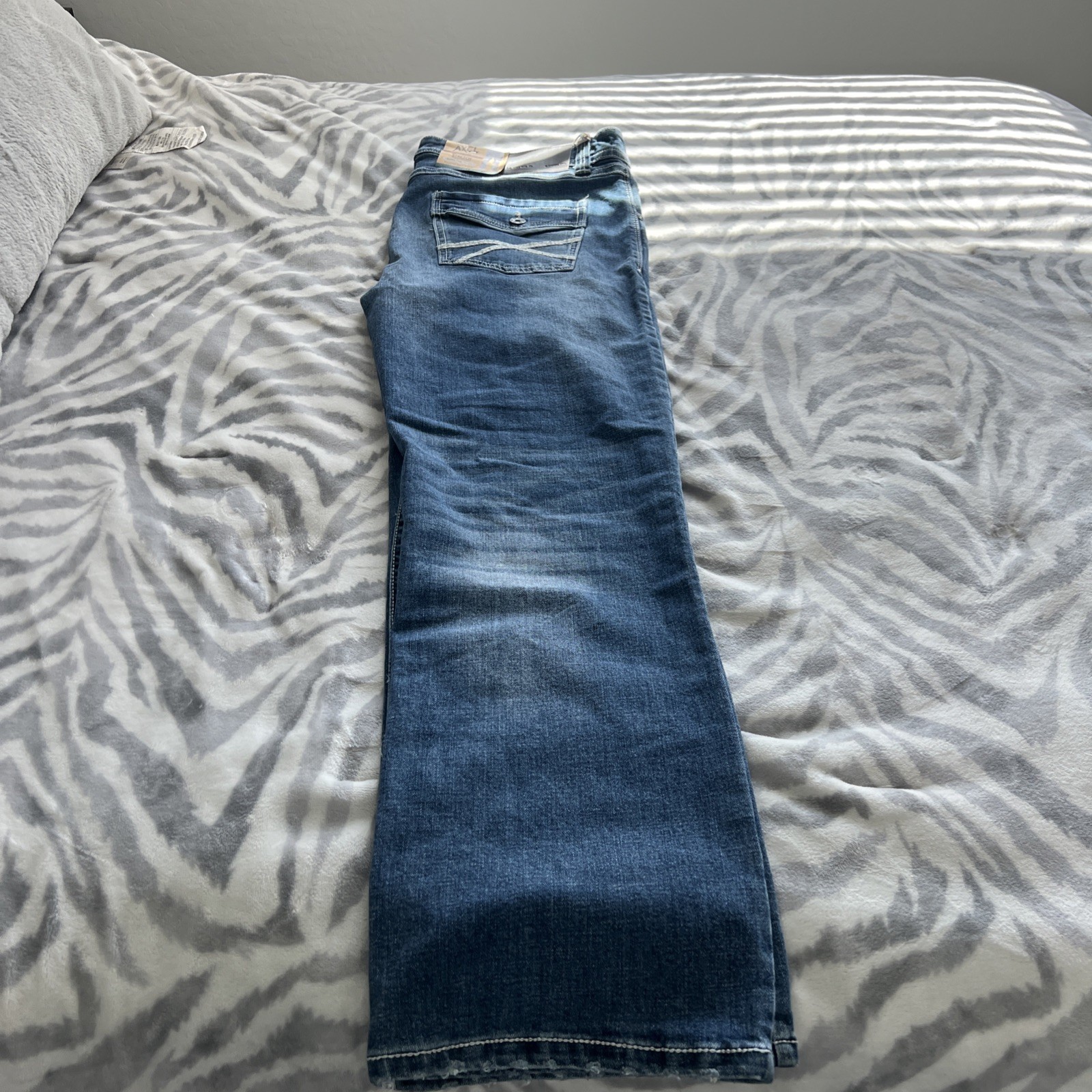 T.K. Axel Men’s 40 x 32 NWT Slim Boot Cut Stretch Denim Blue Jeans
