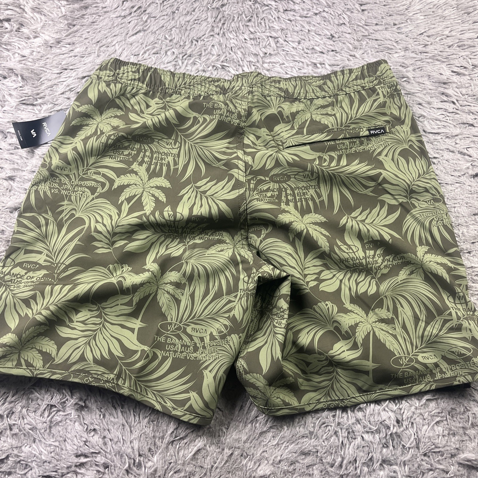 RVCA Kevin EW 17” Hybrid Shorts Green Floral Print Mens Size Large NWT
