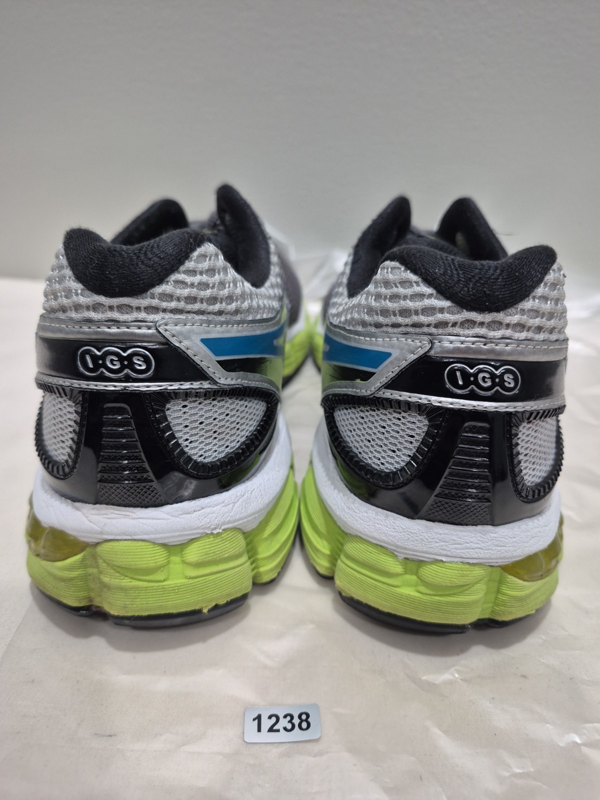 ASICS Shoes GEL-NIMBUS 15 Mens Sz 11 Gray Running Athletic Sneaker T3B0N