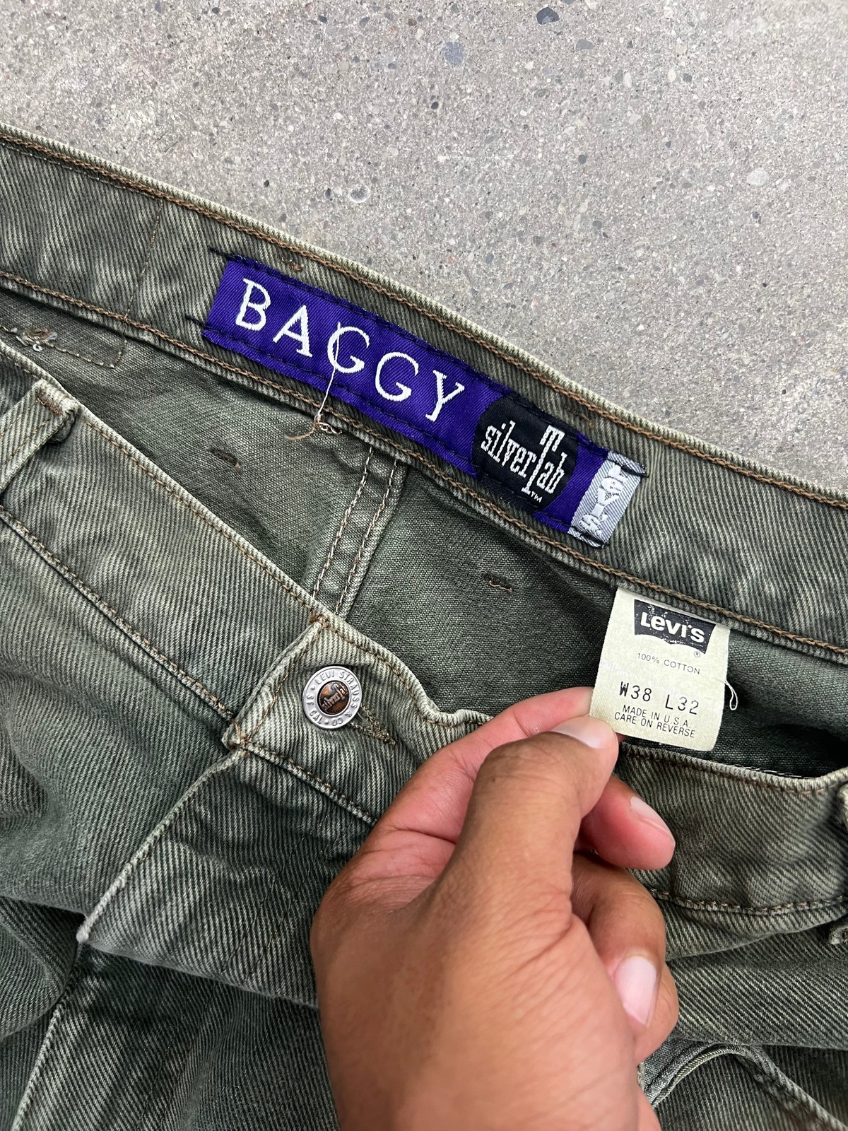 Vintage Levi’s SilverTab Baggy Jeans – 38”