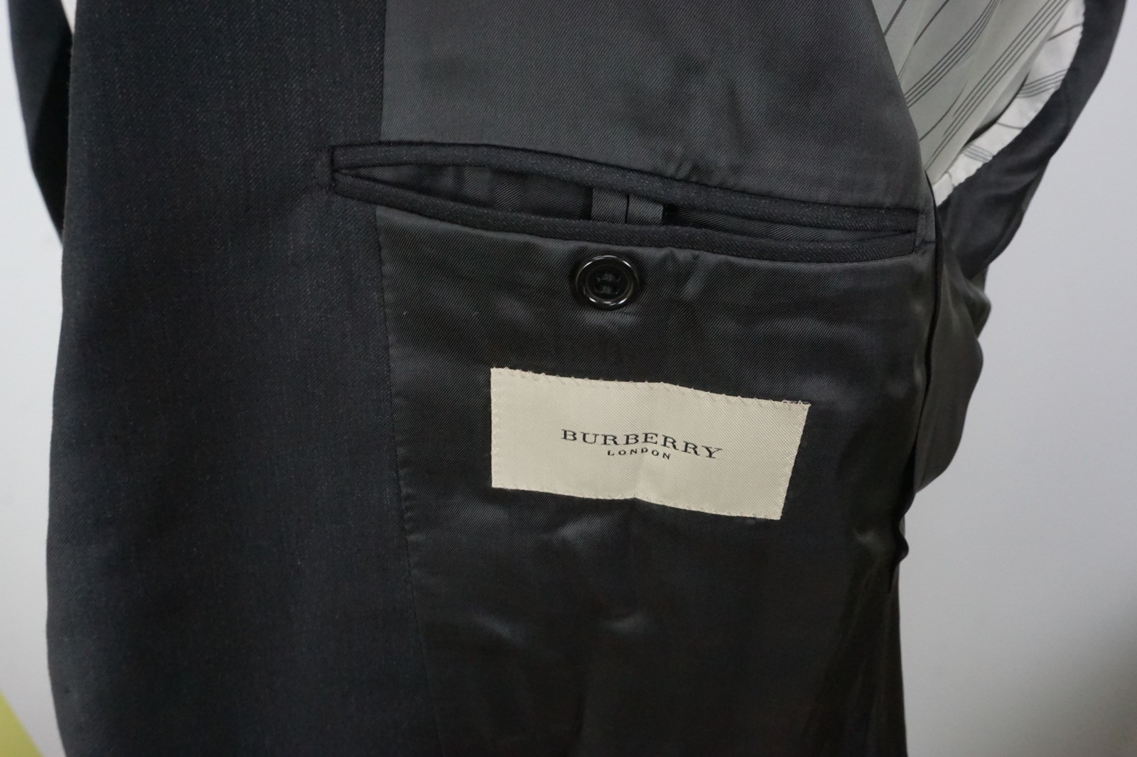 Burberry London Charcoal S150s Wool 2 Pc Suit Jacket Pants Sz 46R NEW