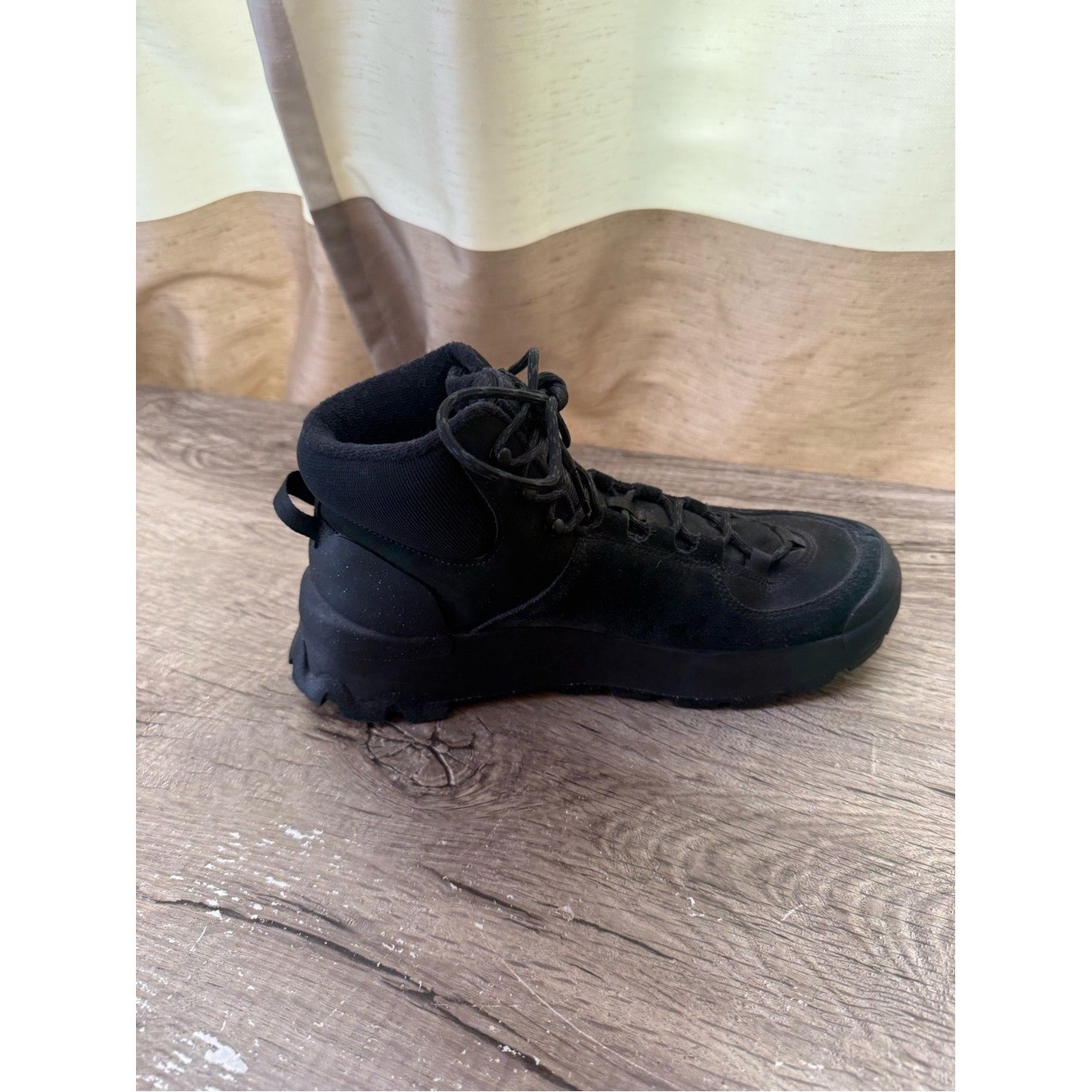 Nike City Classic Mid Black size 9