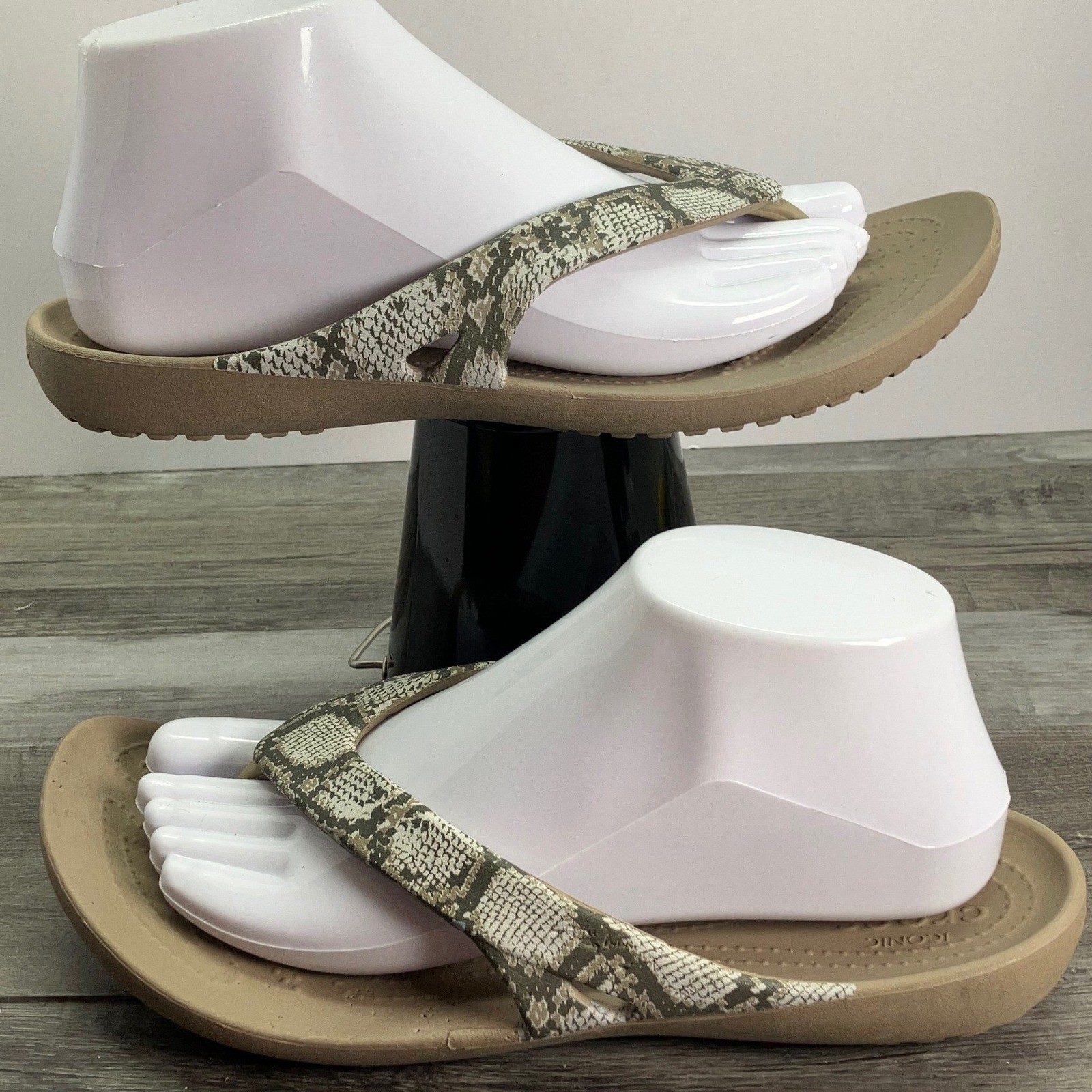 Crocs Kadee II Flip Flops Womens 9 Tan Snakeskin Print Thong Sandals 205075