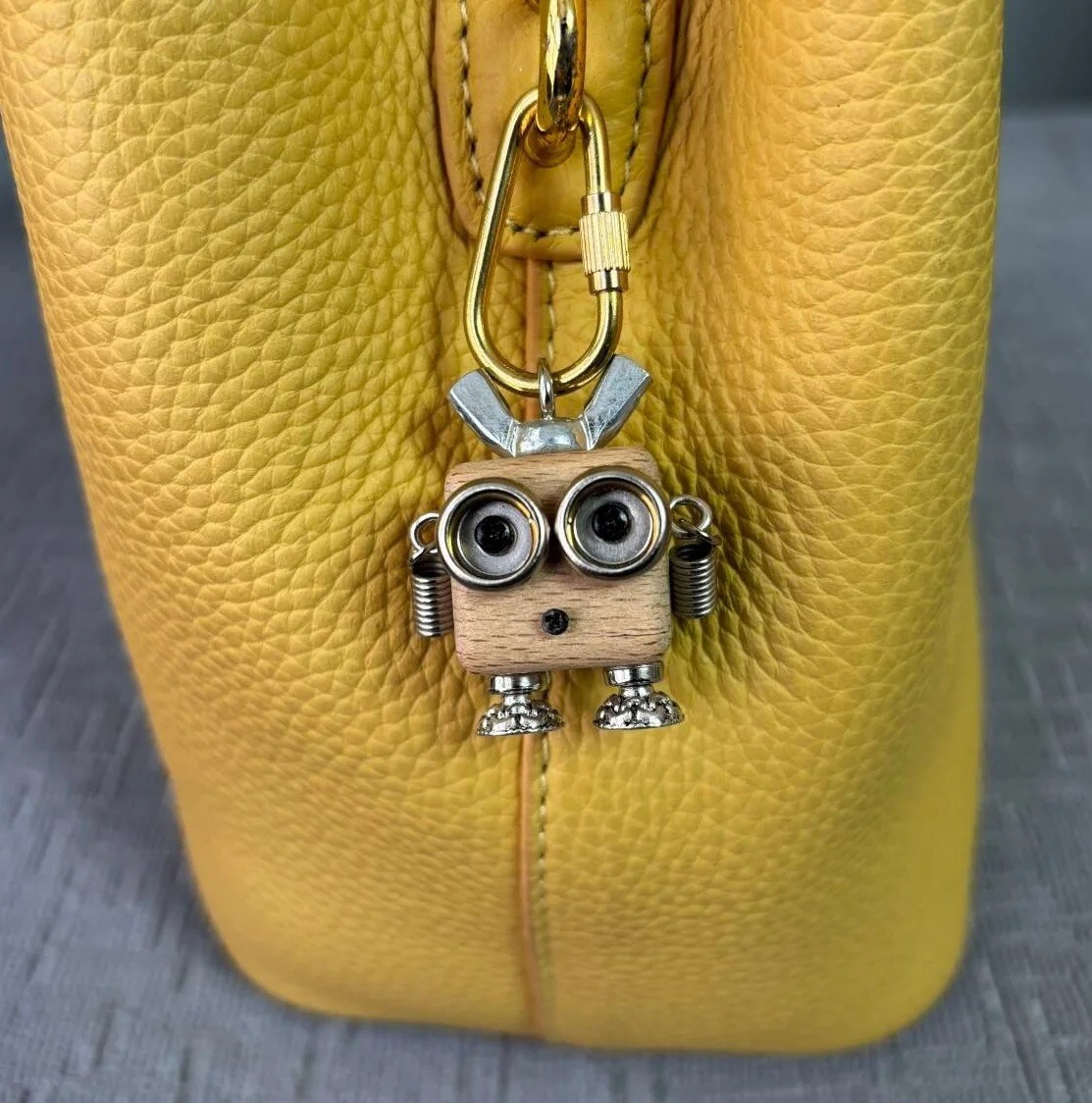 Handmade Punk Wooden & Metal Robot Keychain – Cute Character Pendant for Bag,
