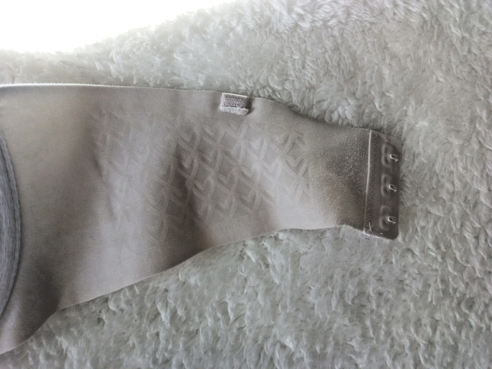 Victoria’s Secret Multi-Way Bra Beige/ Nude Underwire, Missing Removable Straps