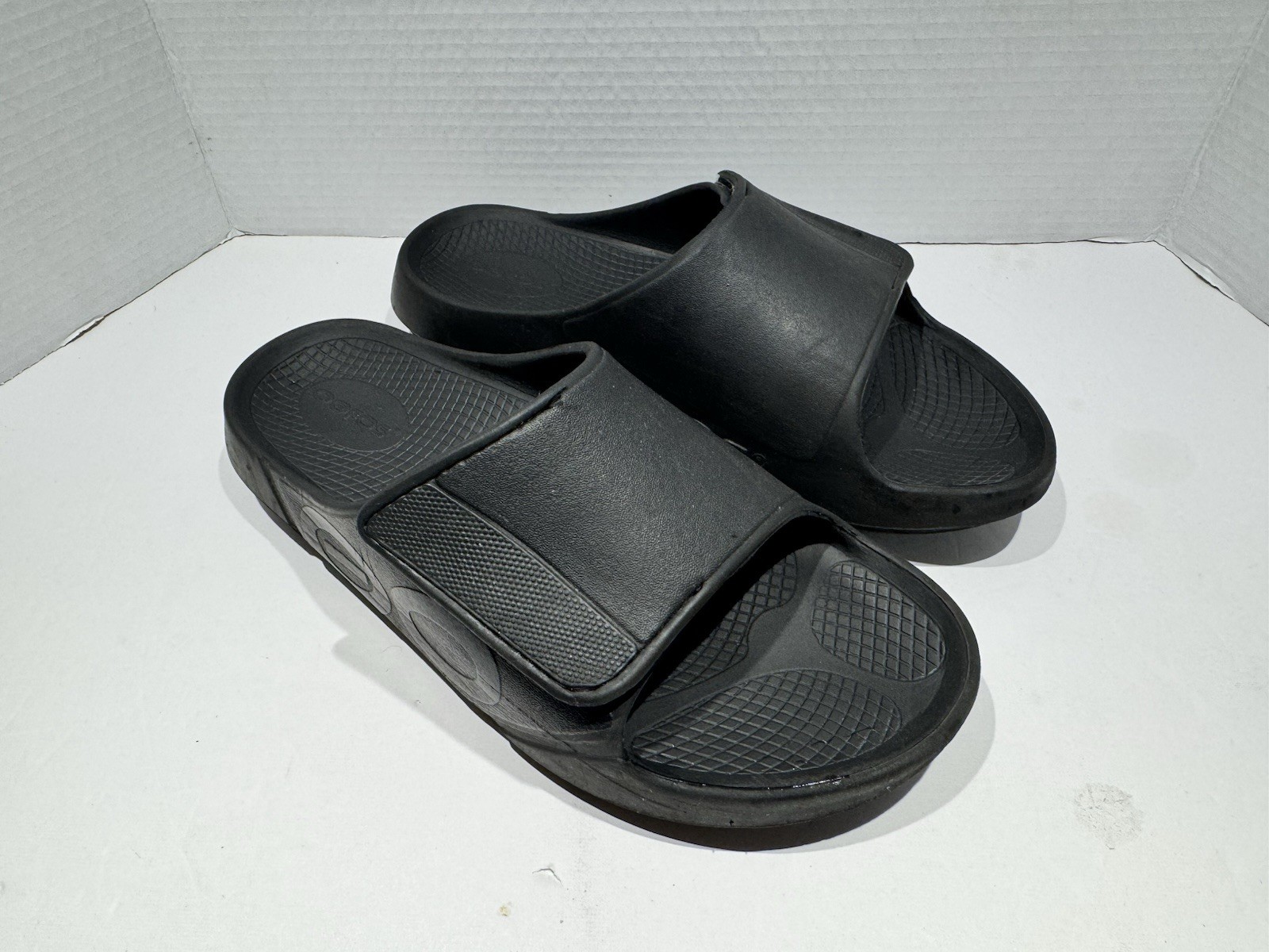 Oofos Sport Flex Recovery Slide – Size M9/W11 – Black