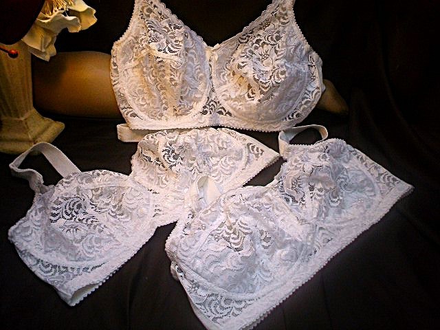 SET OF 3 NEW QUALITY WHITE MISS MARY OF SWEDEN LACY NON WIRED BRAS Sz 40DD