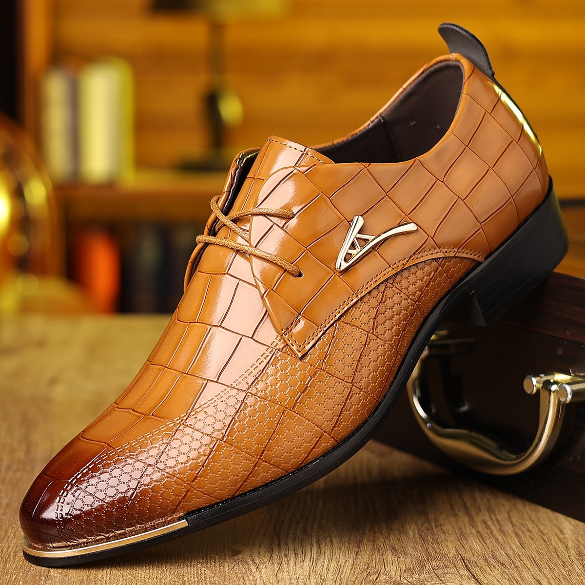 Men’s formal shoes, checkered lace up Oxford shoes, worn for formal occasions
