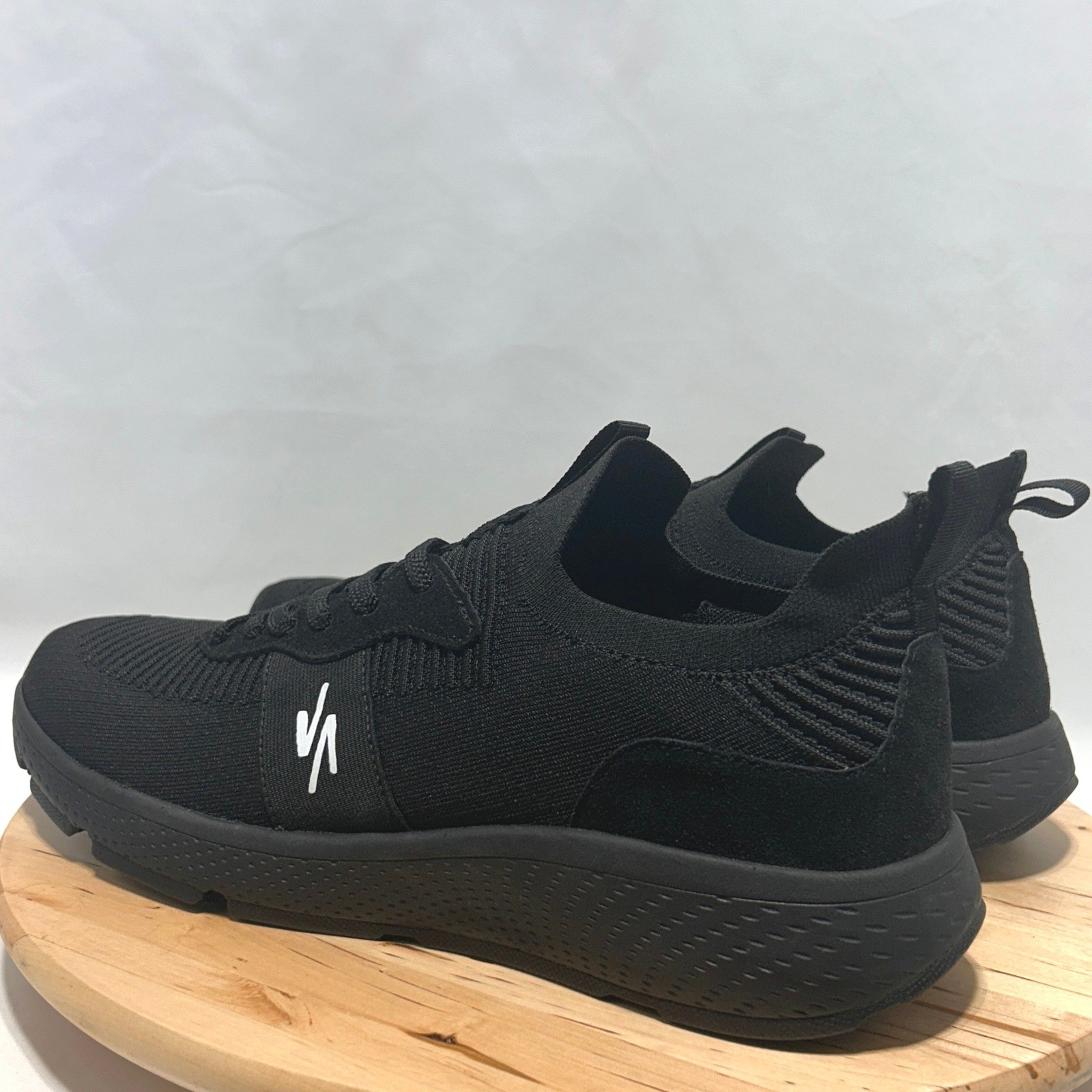 Rival Reign Men’s Black Lightweight Breathable Sneakers NWOB – 13/47.5 EUR