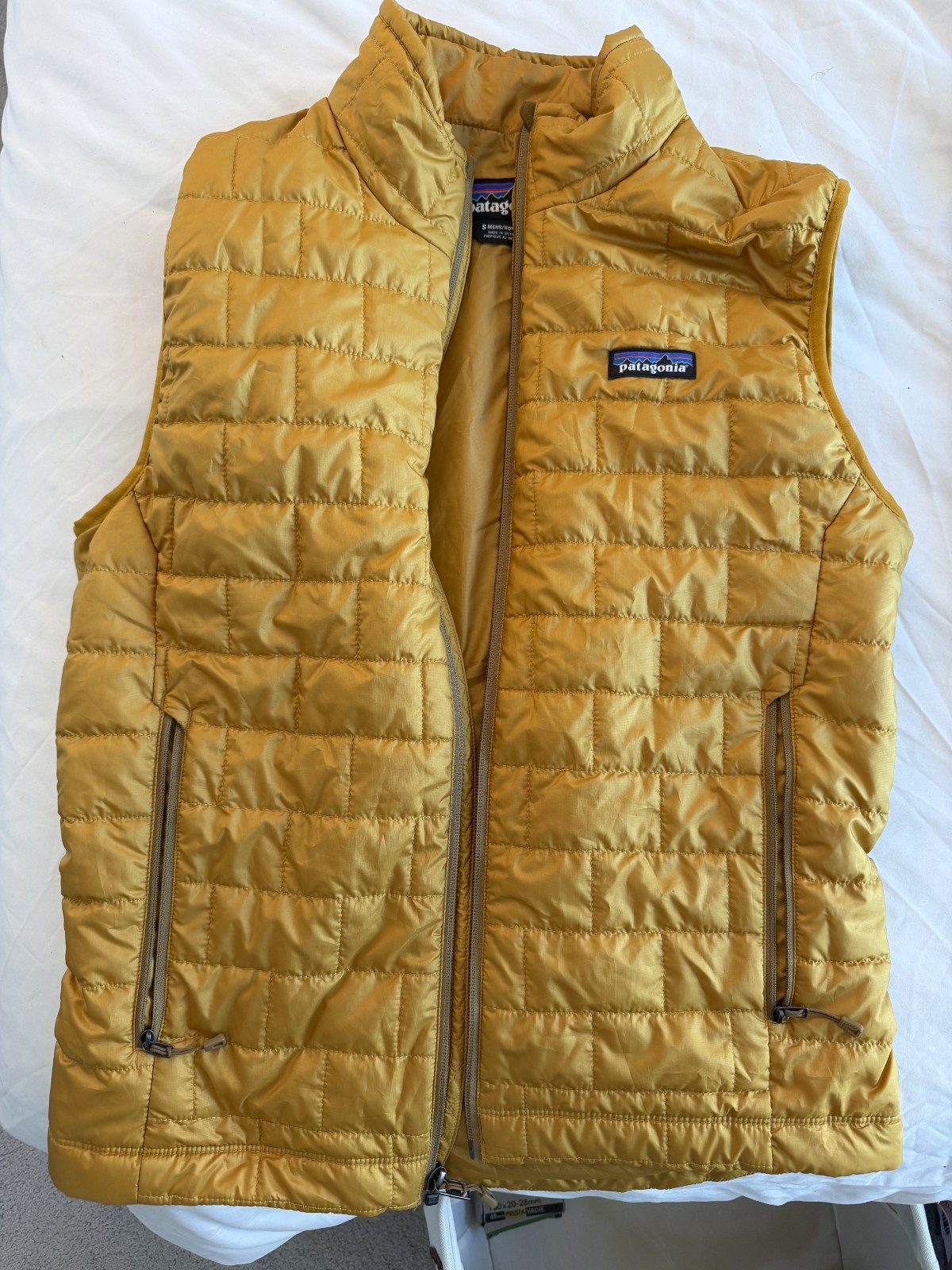 Patagonia Puff Vest Men’s Small Yellow Dark Gold Zip Puffer